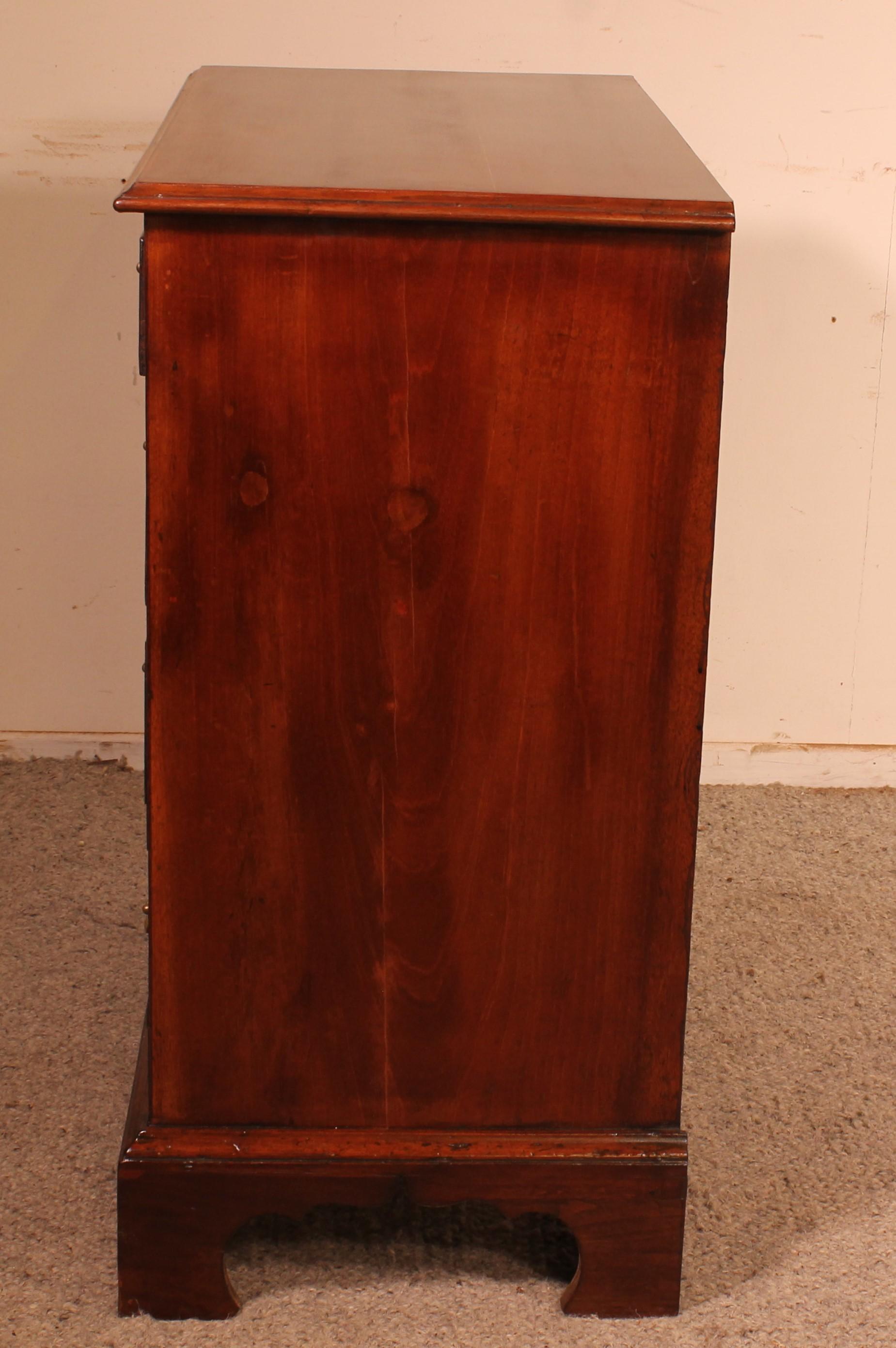 Small Mahogany Chest of Drawers -18 ° Century For Sale 3