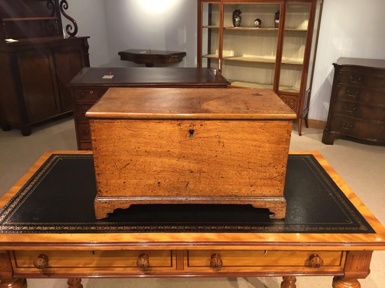 Small Mahogany Early 18th Century Antique Box 1