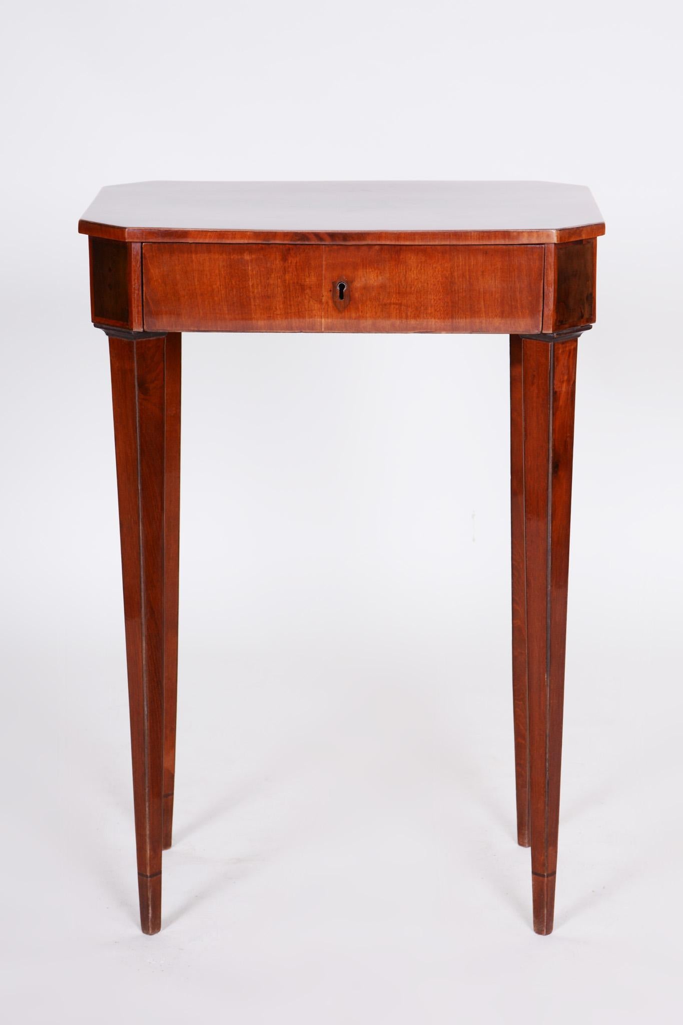 Shipping to any US port only for $290 USD

Austrian Empire small table
Period: 1810-1819
Material: Mahogany
Shellac polished.

We guarantee safe a the cheapest air transport from Europe to the whole world within 7 days.
The price is the same as for