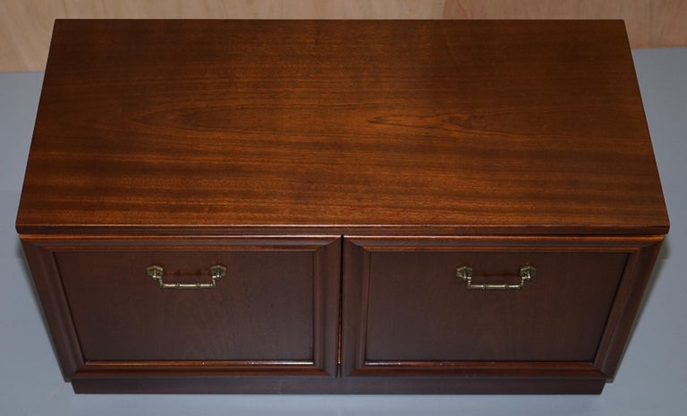 Small Mahogany Finished Tv Entertainment Media Cabinet For Storing