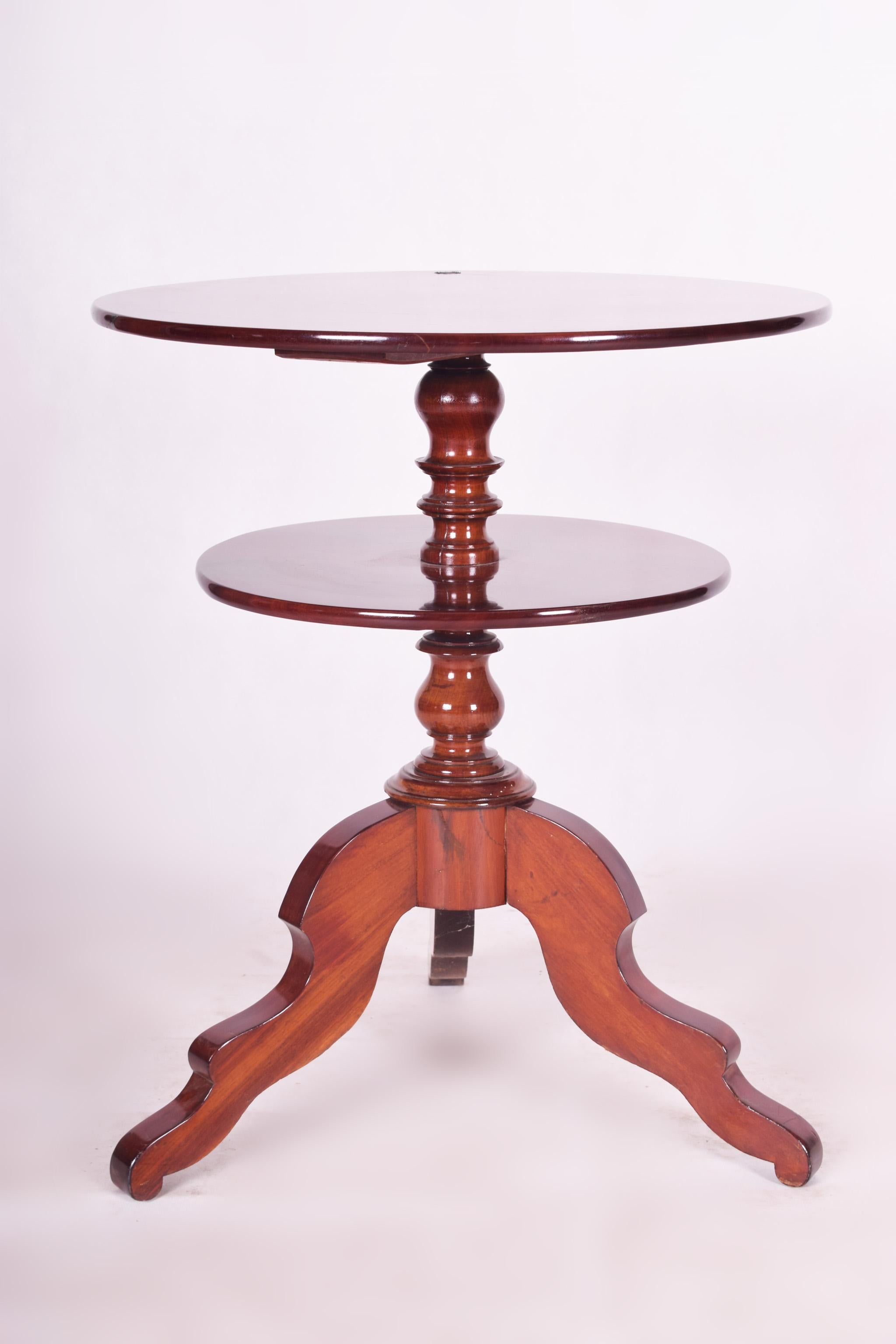 Small Mahogany Historicism Rounded Table, Germany, 1880-1889, High Gloss For Sale 1