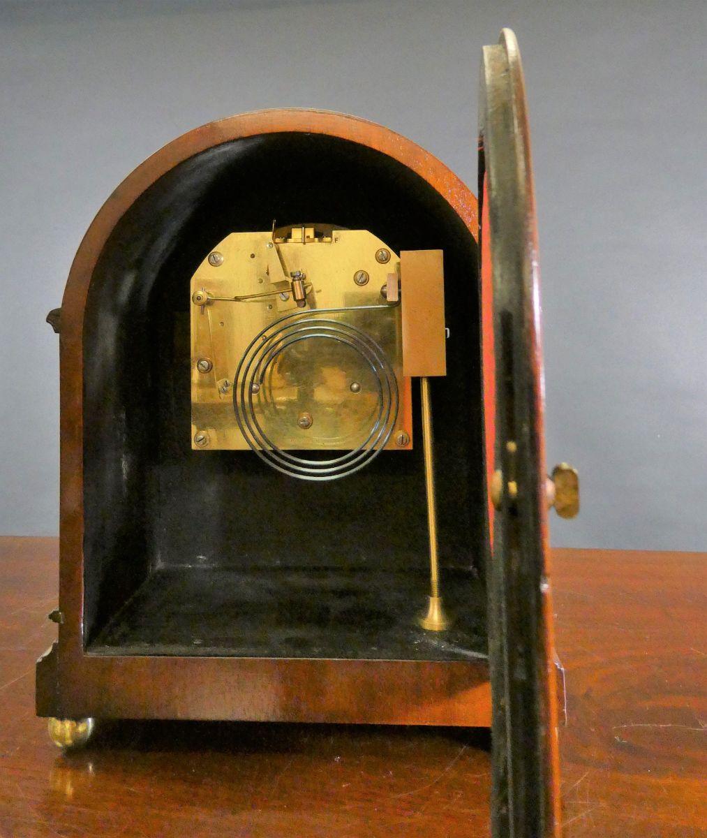 Petite horloge de cheminée en acajou de Webster, Londres Bon état - En vente à Norwich, GB