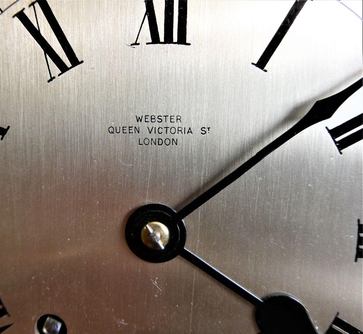 Petite horloge de cheminée en acajou de Webster, Londres en vente 2