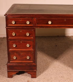 Small Mahogany Pedestal Desk 19th Century
