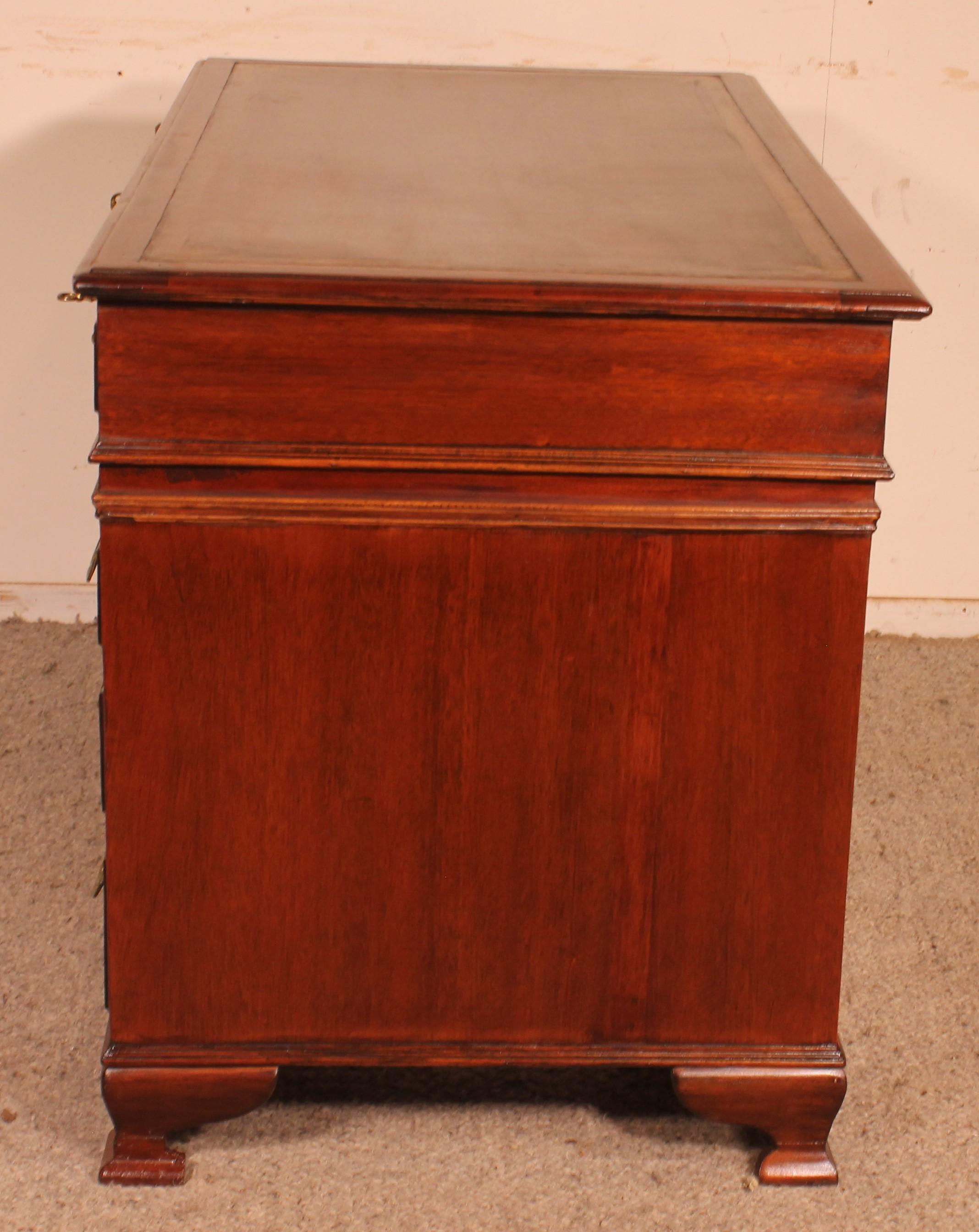 Small Mahogany Pedestal Desk From The 19 ° Century In Good Condition For Sale In Brussels, Brussels