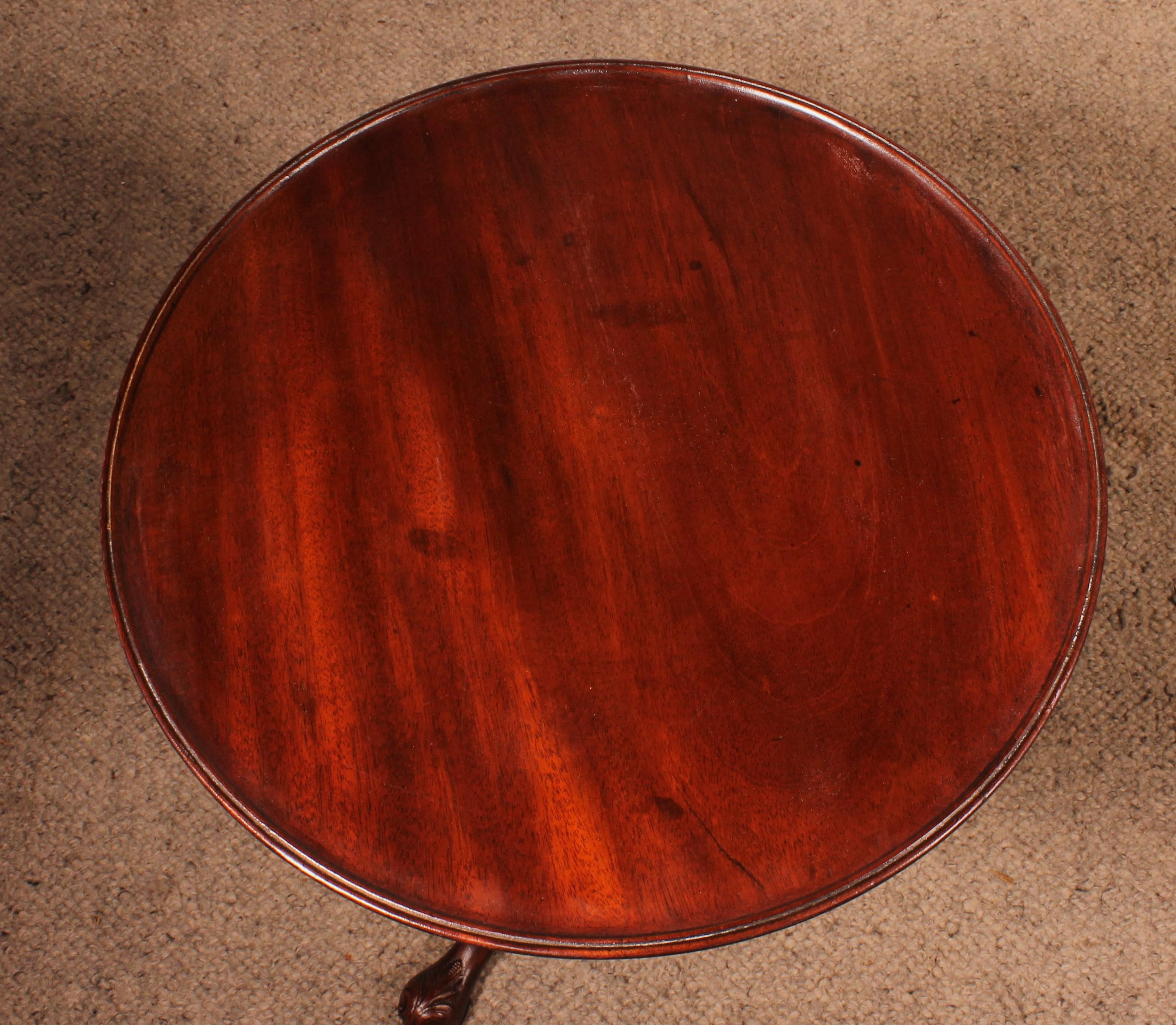 Victorien Petite table à piédestal en acajou - 19ème siècle en vente