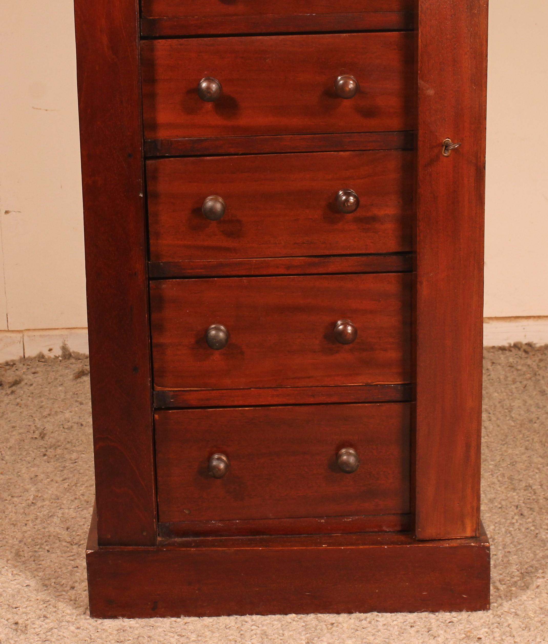 Victorian Small Mahogany Semainier Called Wellington Chest from 19th Century in Mahogany For Sale