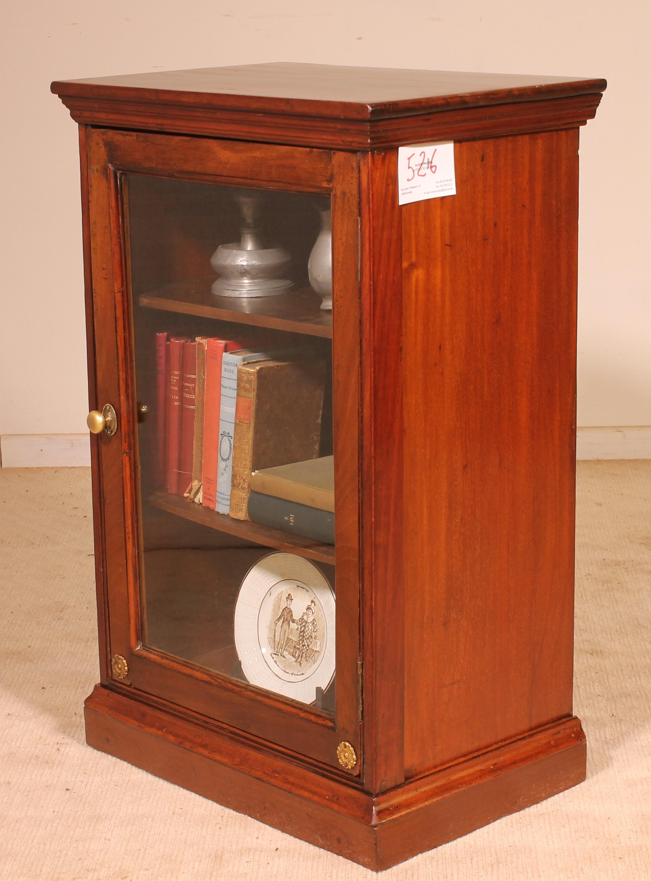 Small Mahogany Showcase or Display Cabinet, 19th Century In Good Condition In Brussels, Brussels