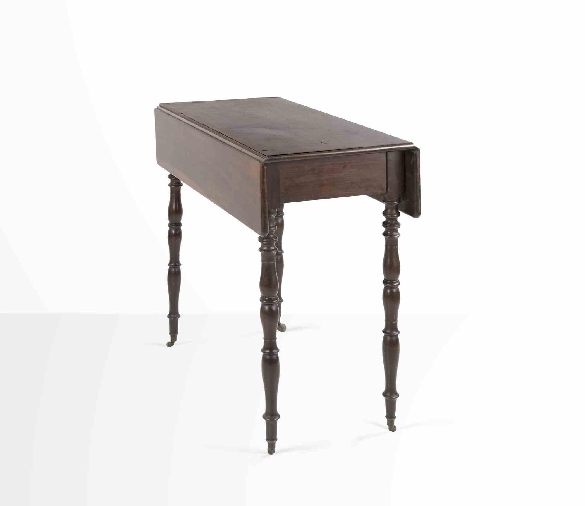 italien Petite table d'appoint en acajou de style. Angleterre années 1950 en vente