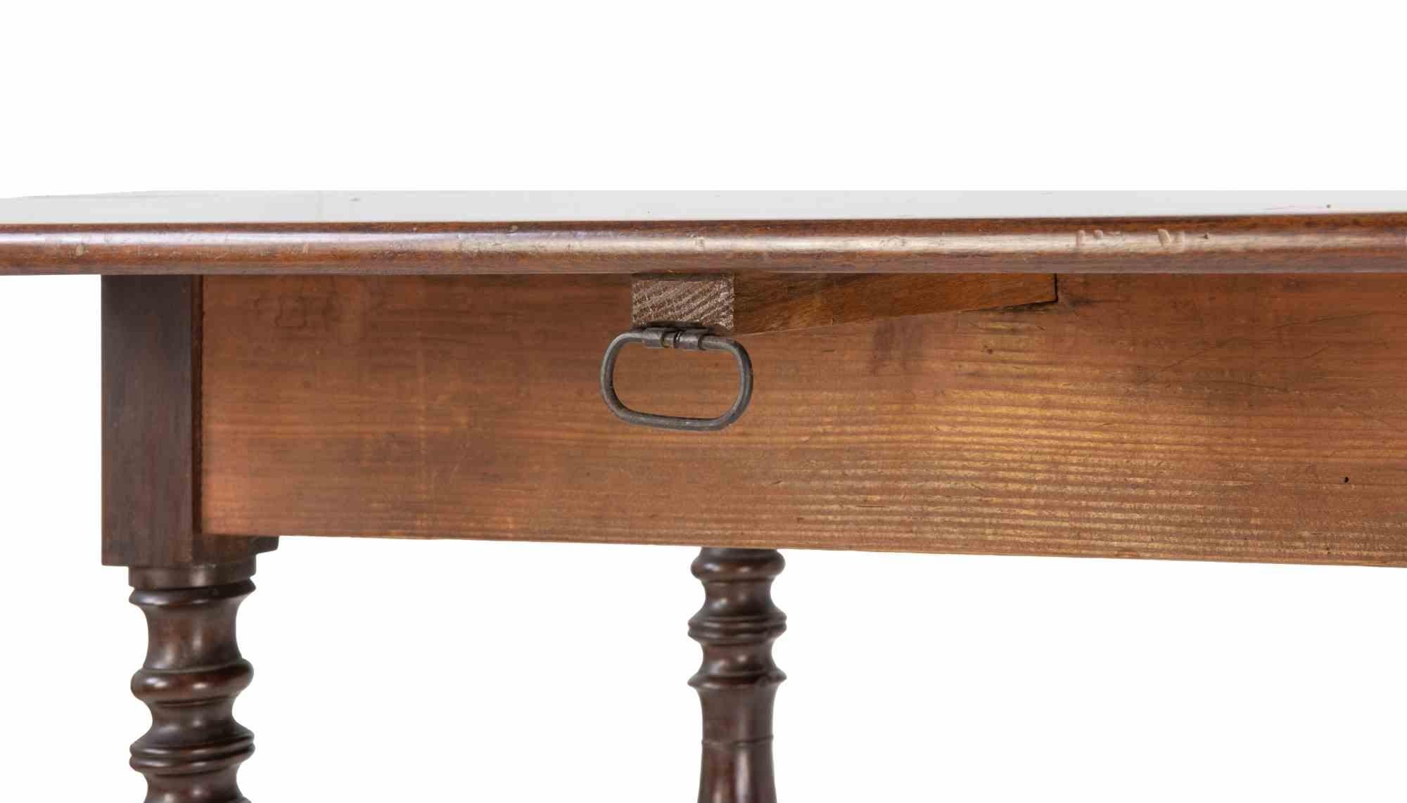Milieu du XXe siècle Petite table d'appoint en acajou de style. Angleterre années 1950 en vente