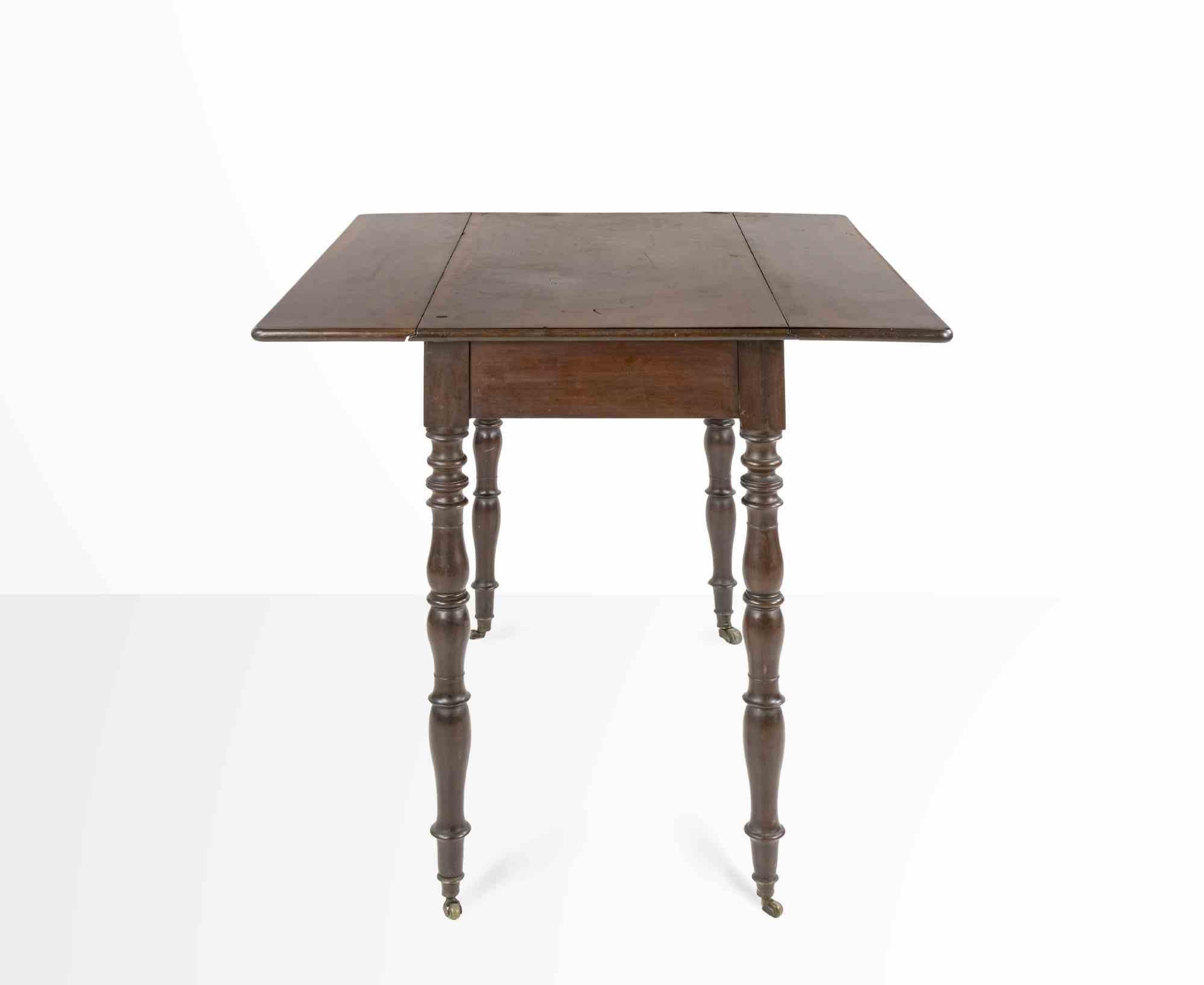 Bois Petite table d'appoint en acajou de style. Angleterre années 1950 en vente
