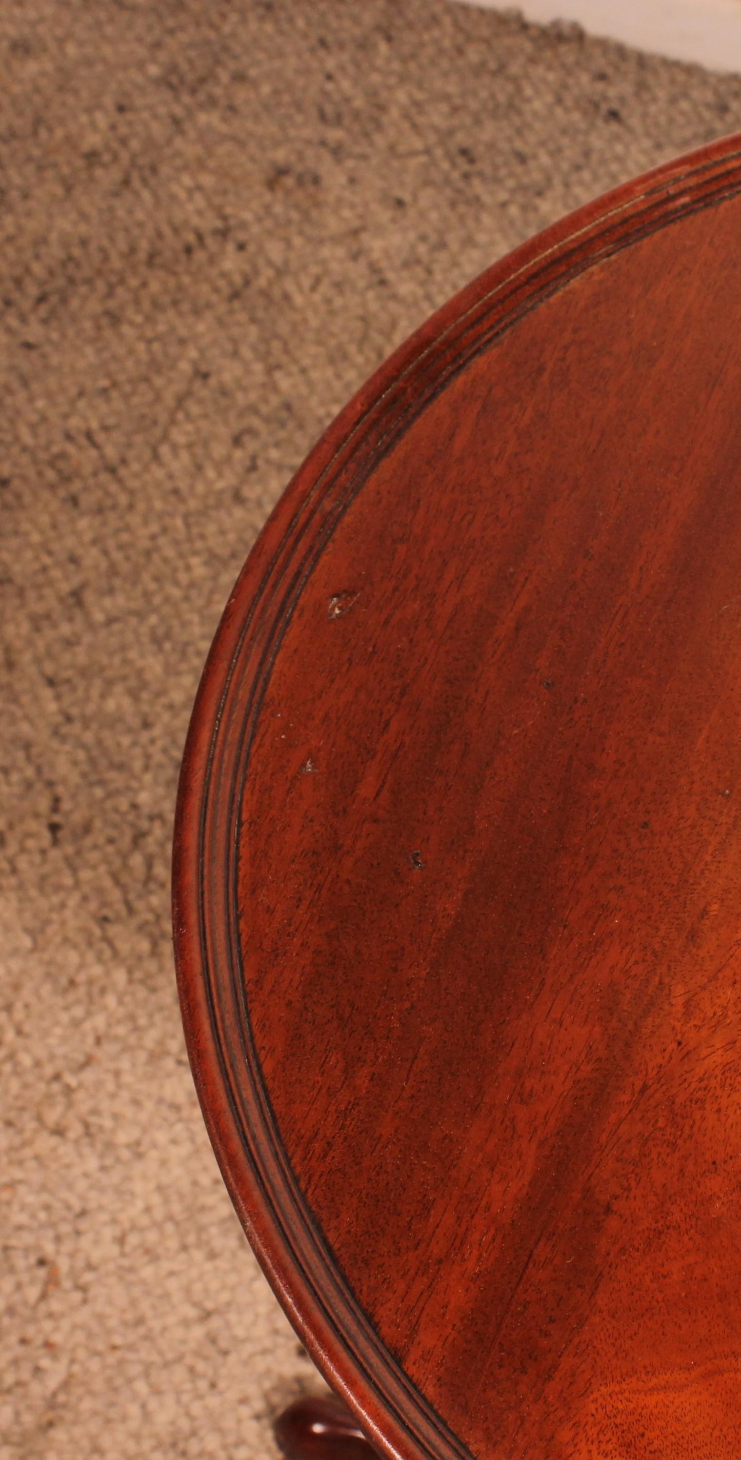 British Small Mahogany Tripod Table Circa 1800 For Sale