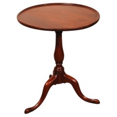 Kleiner Mahagoni-Dreibein-Tisch um 1800