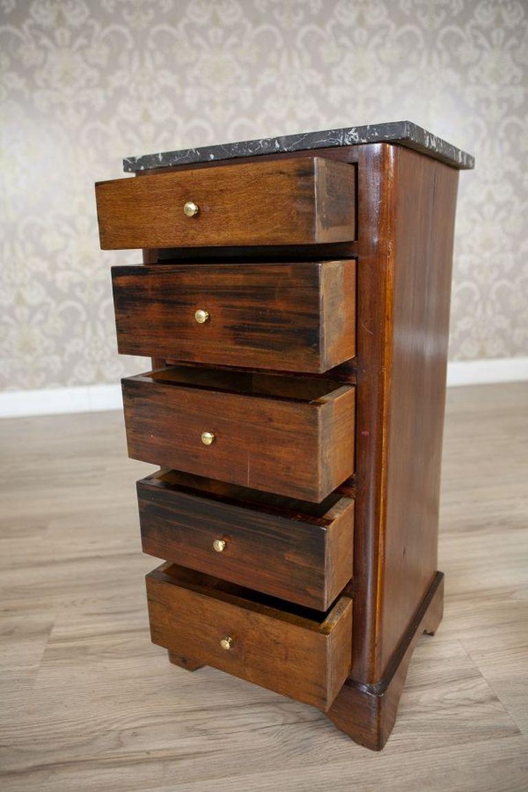 XX secolo Piccolo comò Biedermeier in legno e impiallacciatura di mogano CIRCA 1930 con piano in marmo in vendita