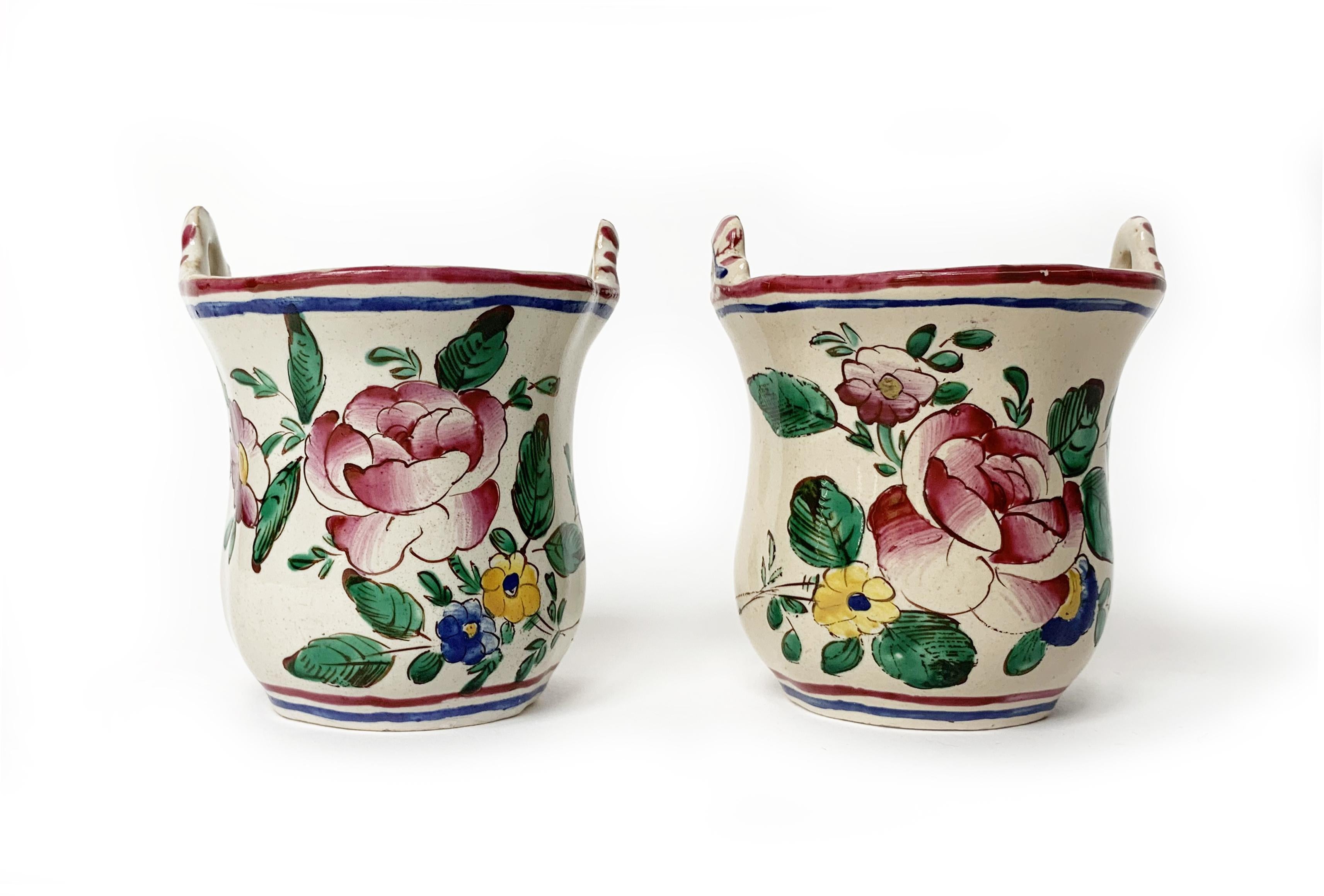Two maiolica flower pots
Antonio Ferretti Manufacture
Lodi, Circa 1770 - 1780
Maiolica polychrome decorated “a piccolo fuoco” (third fire)
They measure: 3.46 x 3.14 x 2,67 in (8.8 x 8 x 6,8 cm)
They weigh: 0.55 lb (253 g)
State of