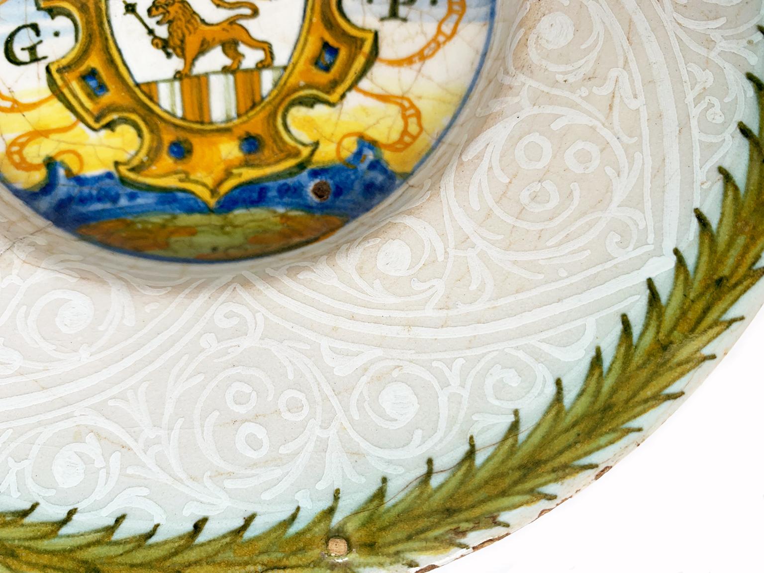 Small Maiolica Plate, Urbino District, 1533-1555 For Sale 4
