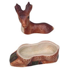 Petite soupière en majolique au cerf brun Caugant, vers 1950