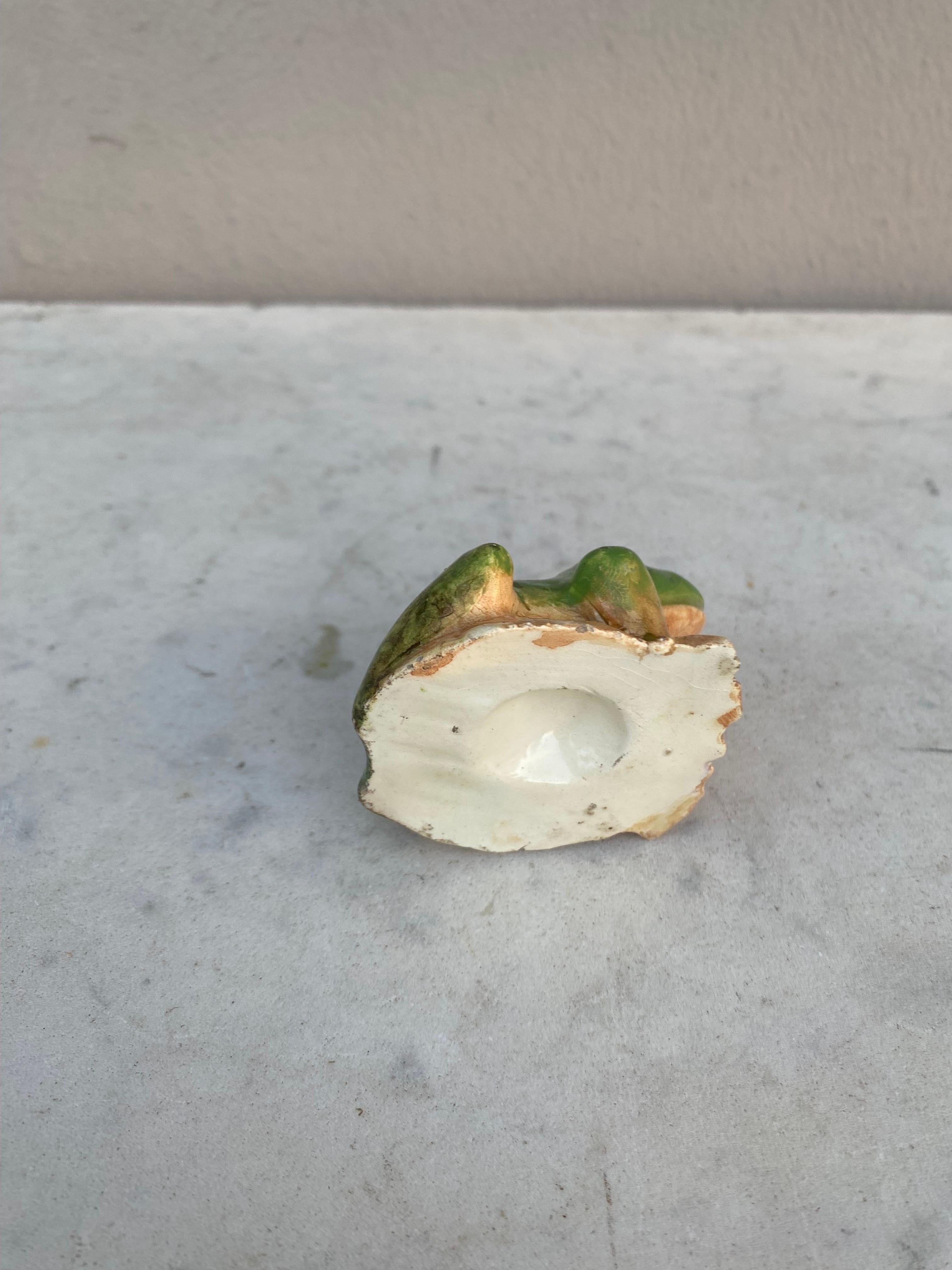 Petite grenouille en majolique Jerome Massier, datant d'environ 1900 Bon état - En vente à Austin, TX