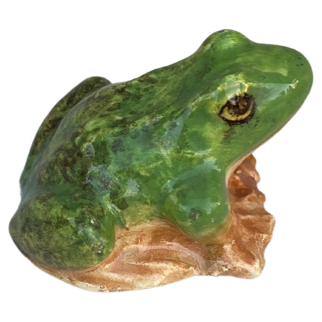 Petite grenouille en majolique Jerome Massier, datant d'environ 1900 en vente