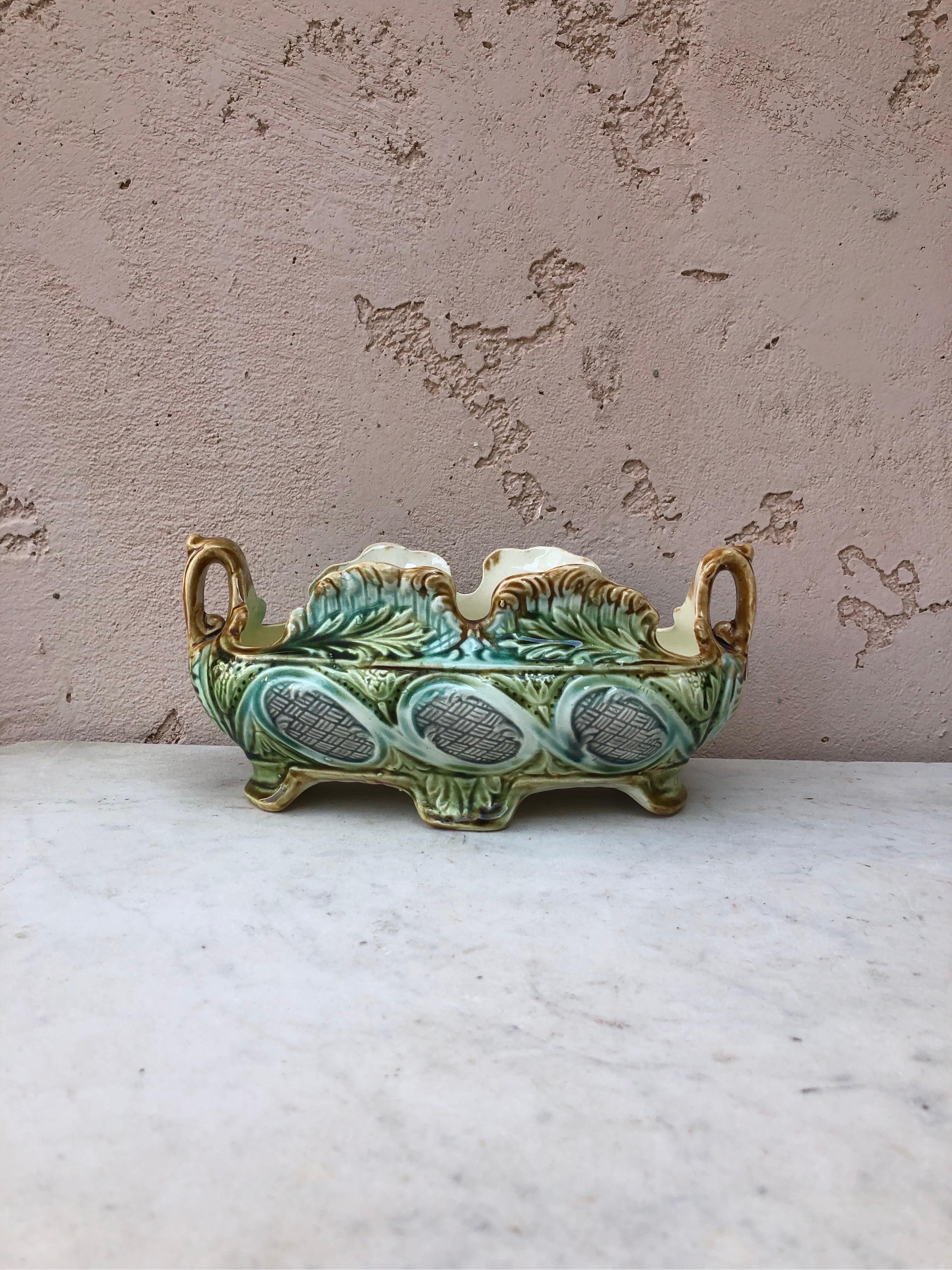 Small Majolica Leaves Jardiniere Onnaing, Circa 1890 In Good Condition In Austin, TX