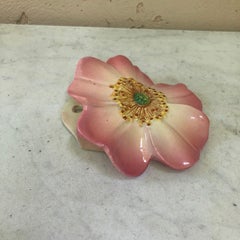 Piccola tasca da parete in maiolica rosa Wild Rose, Delphin Massier, 1880 ca.