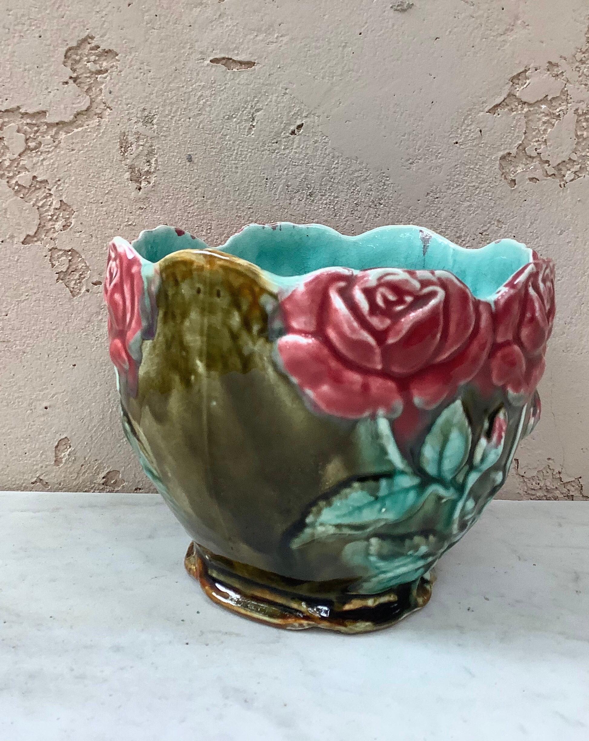 Country Small Majolica Roses Jardinière Onnaing, circa 1880 For Sale