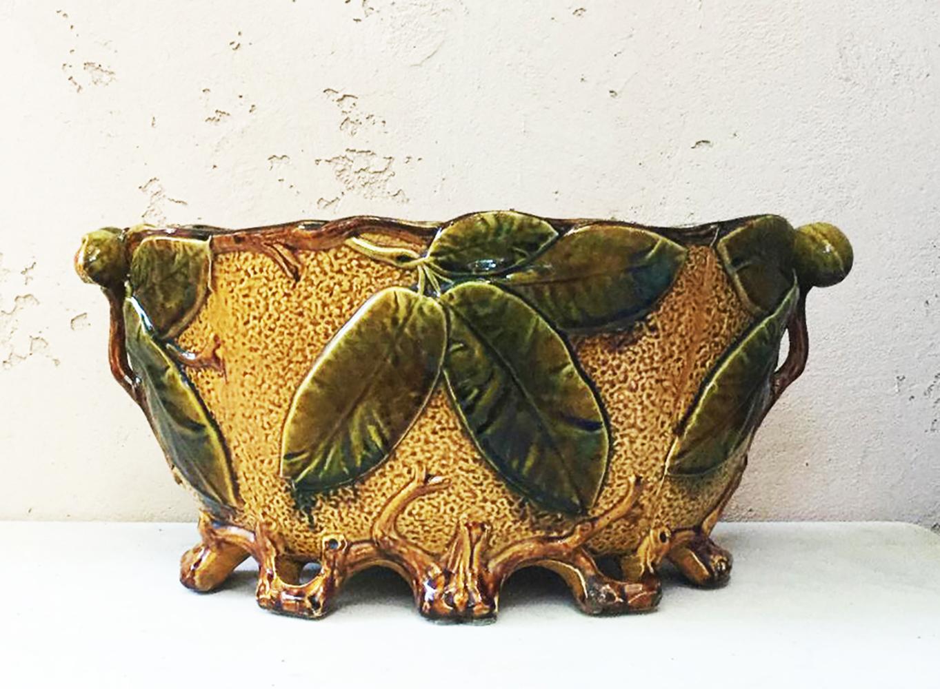 Small Majolica Roses Jardinière Onnaing, circa 1880 For Sale 2