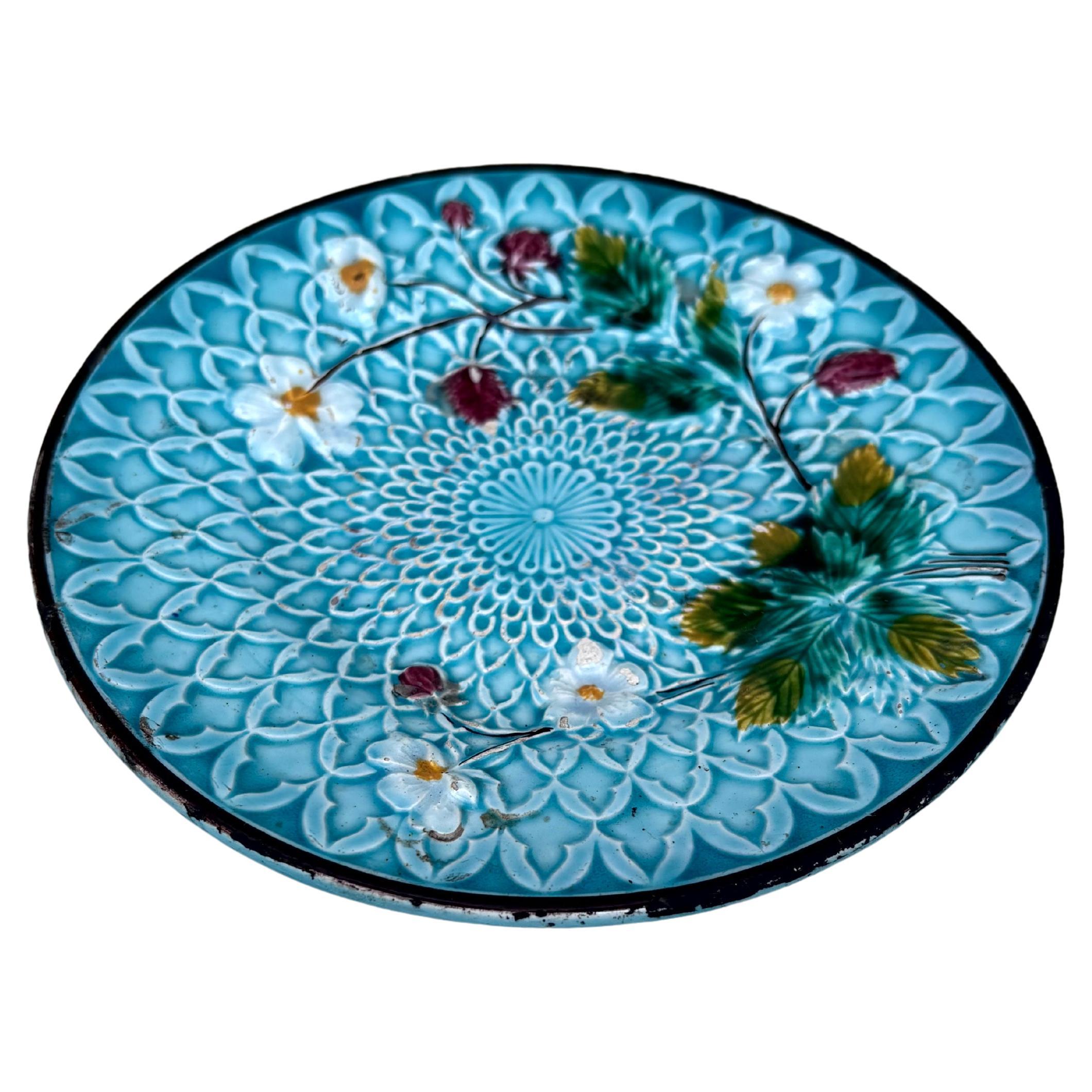 Plato pequeño de mayólica con fresas Villeroy & Boch Circa 1900.
Diámetro / 6,5 pulgadas.