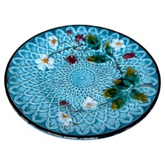 Small Majolica Strawberries Plate Villeroy & Boch Circa 1900
