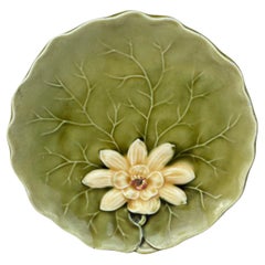 Petite assiette à nénuphar en majolique Villeroy & Boch, vers 1900