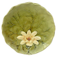 Petite assiette à nénuphar en majolique Villeroy & Boch, vers 1900