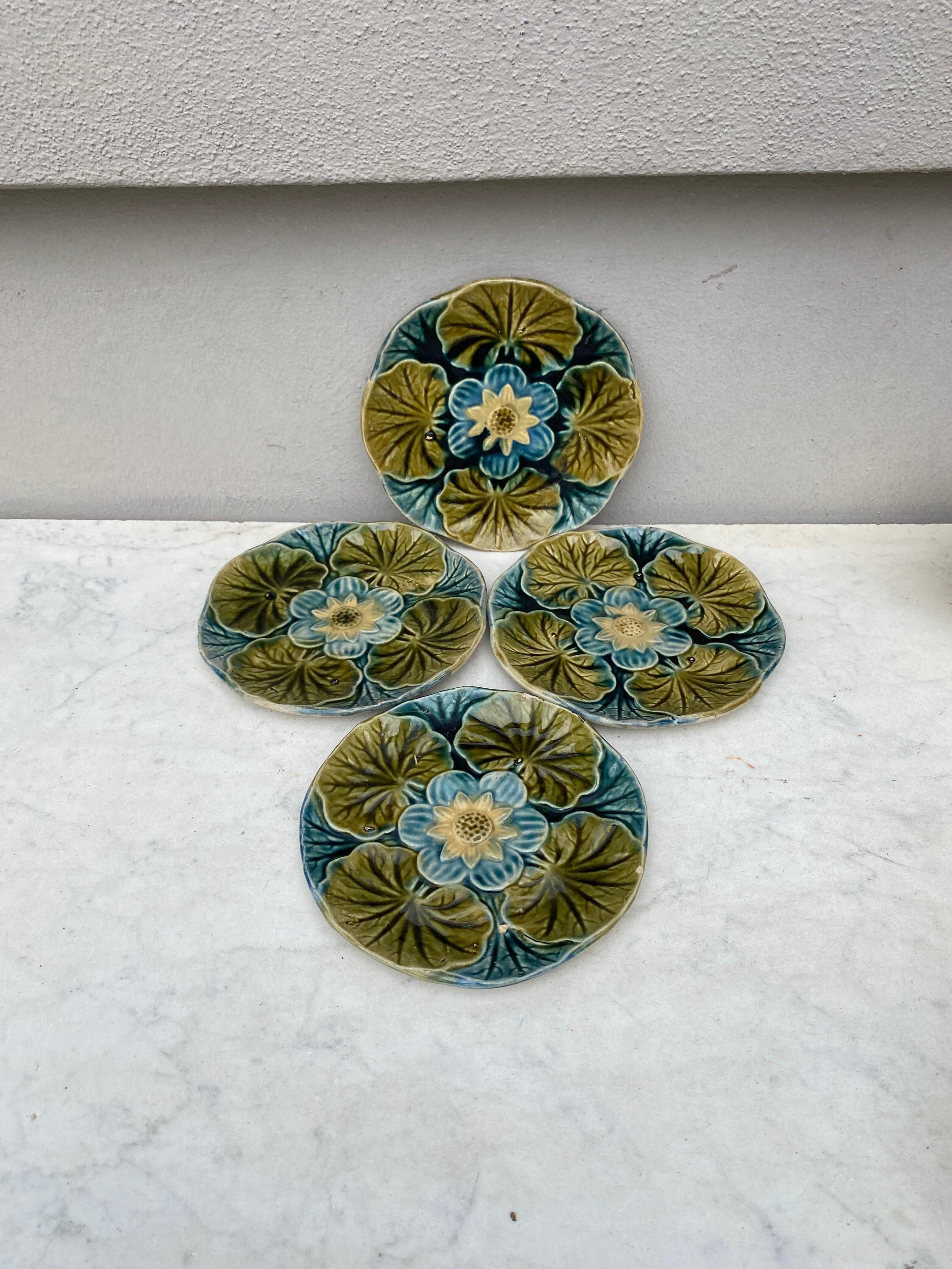 Victorian Small Majolica Water Lily Pond Plate Wasmuel, circa 1890 For Sale