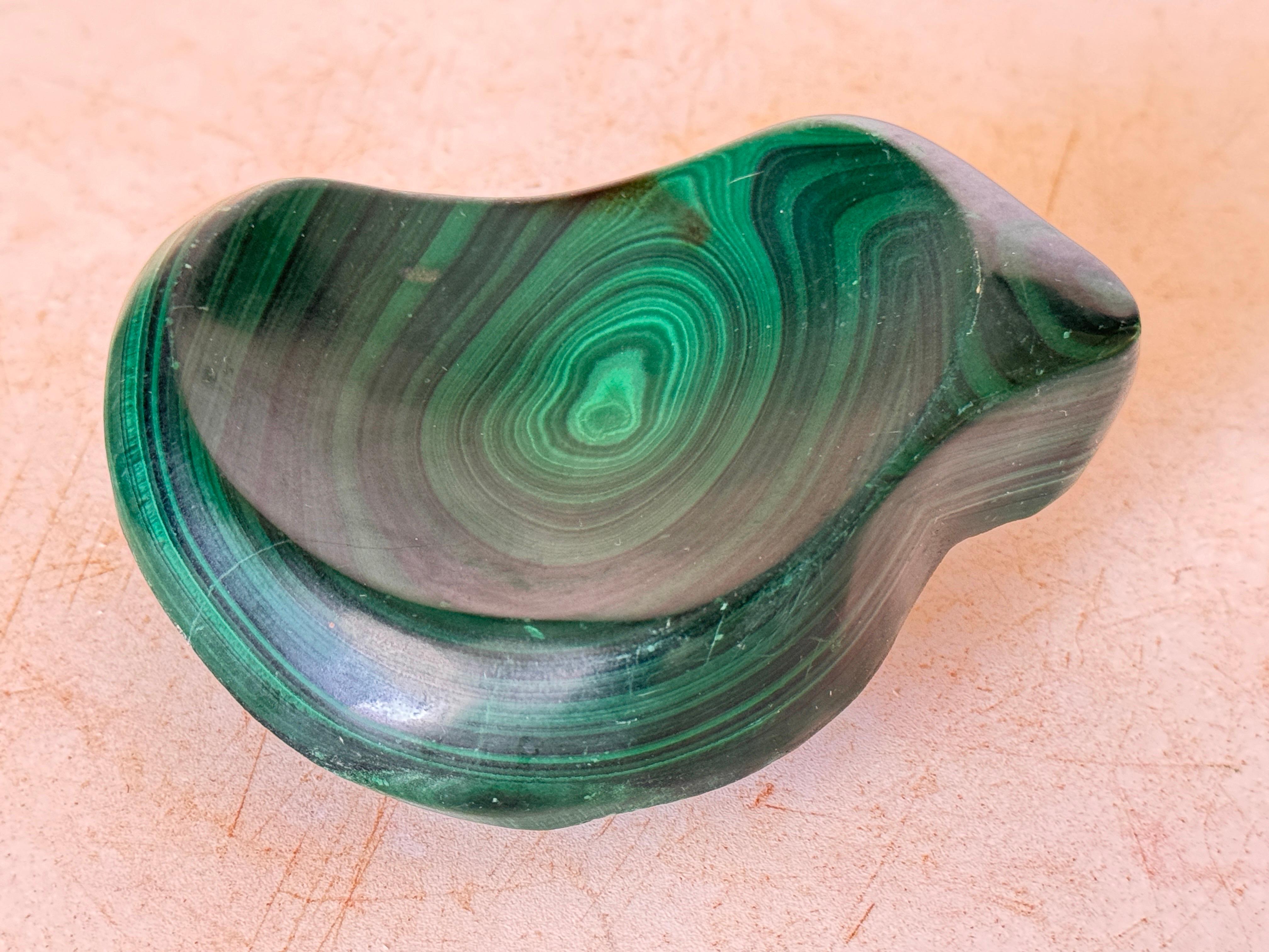 Small Malachite Ashtray Desk Accessory Green Color Africa 20th Century In Good Condition For Sale In Auribeau sur Siagne, FR