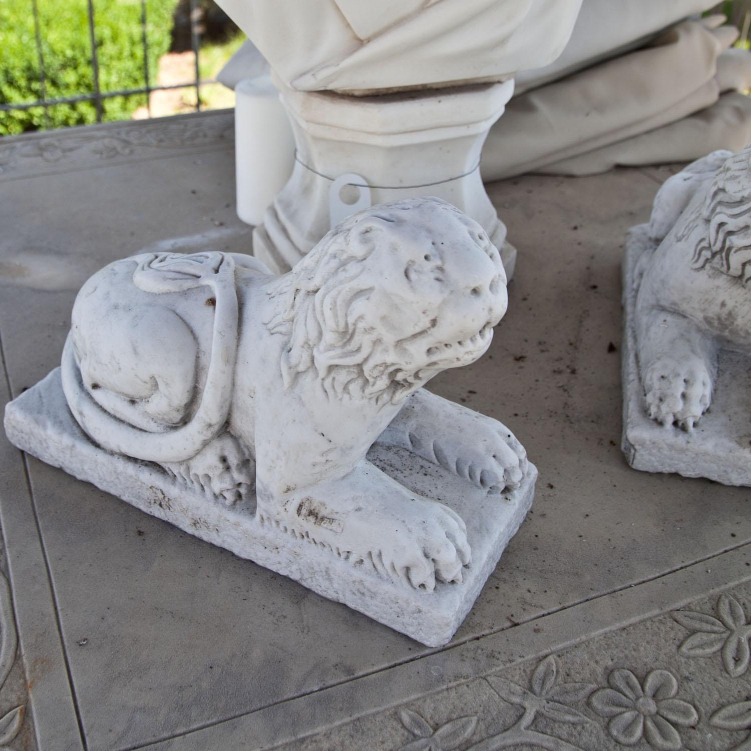 Small Marble Lions In Good Condition In Greding, DE