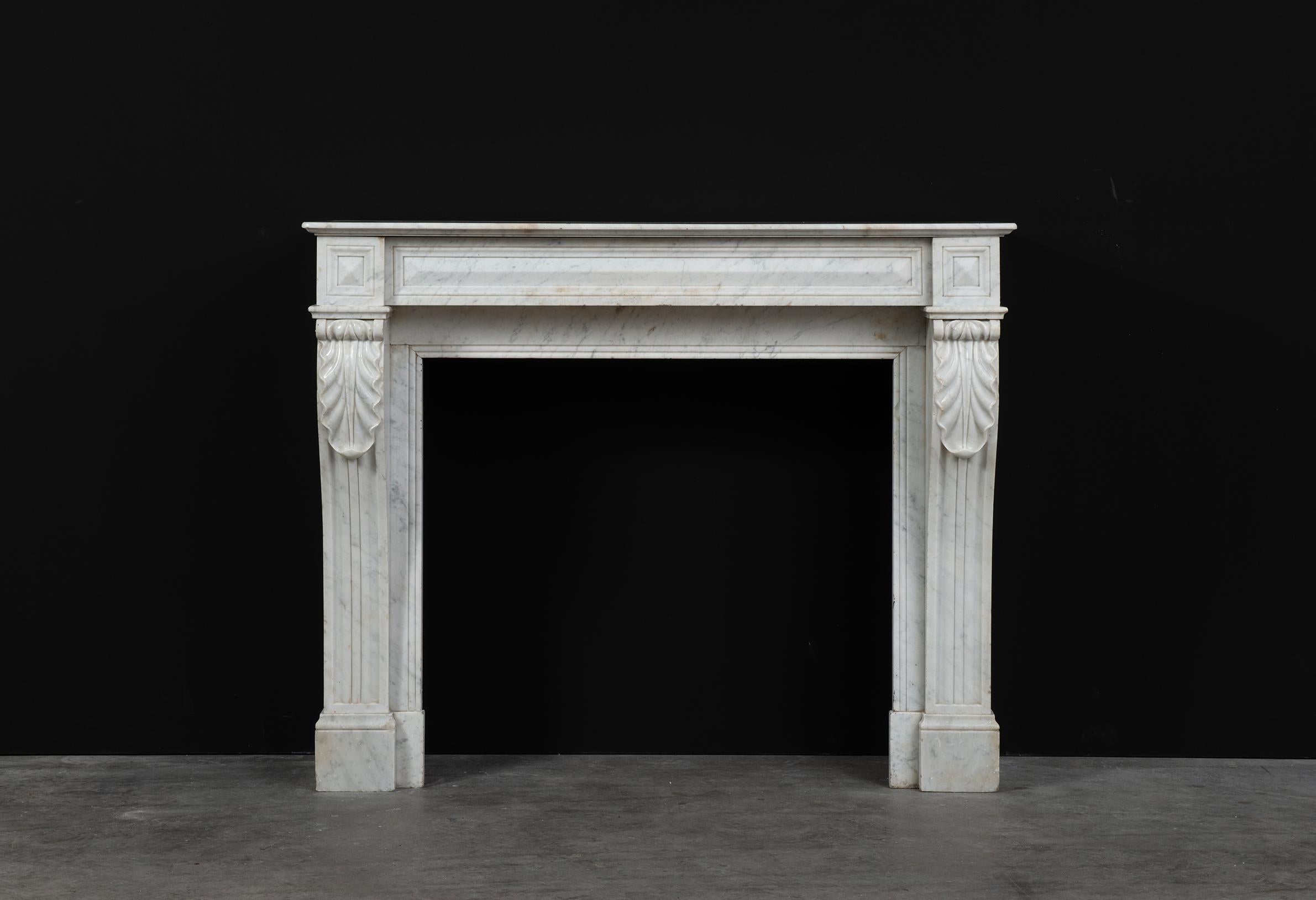 Small and elegant white marble Louis XVI fireplace mantel.
Lovely original conditions with some dicoloring in the topsheld.

Would be perfect for a smaller room in any interior.
19th century, France.

Opening: 29.33 x 31.50 in. (height x