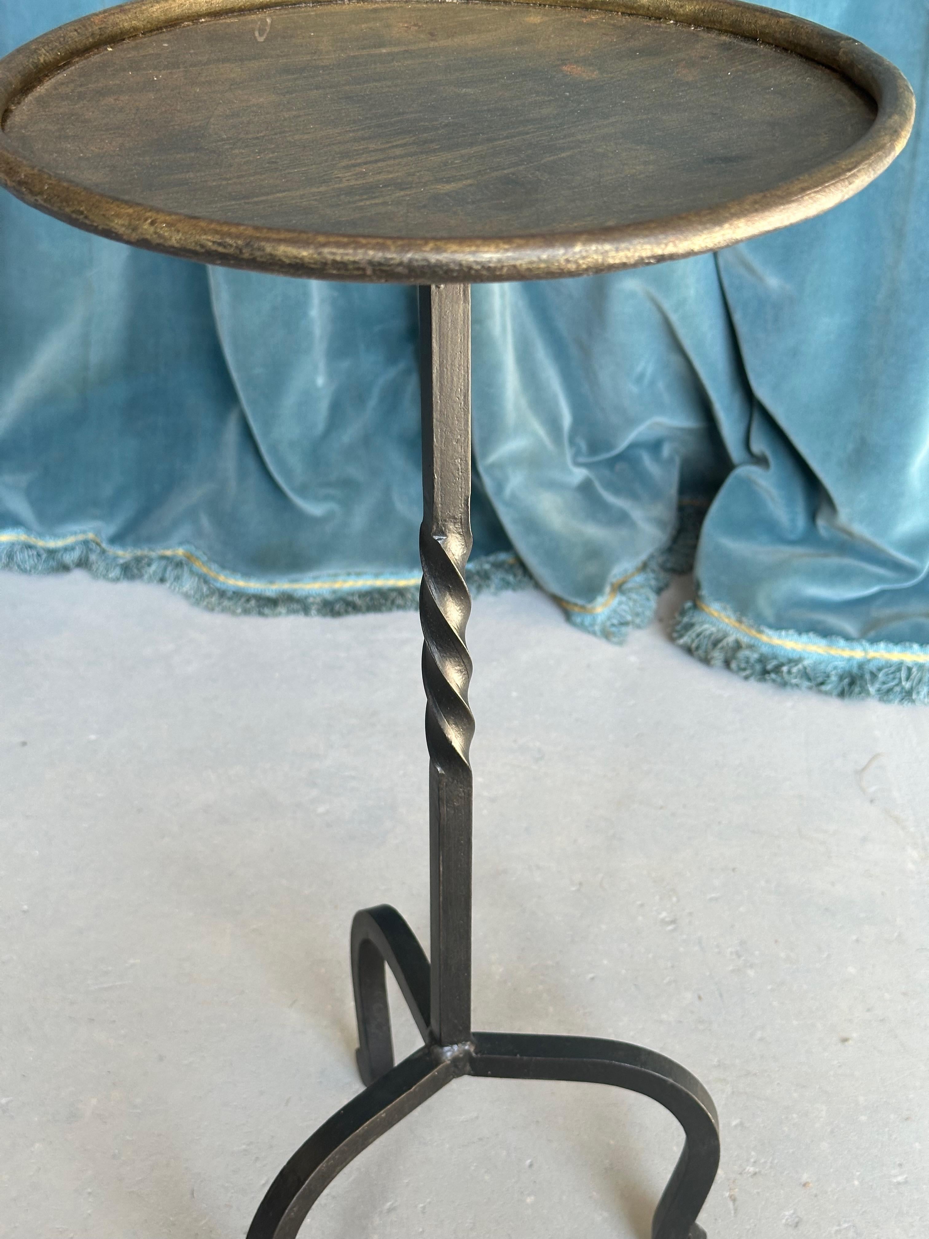 Small Martini Table with Twisted Stem In Good Condition In Buchanan, NY