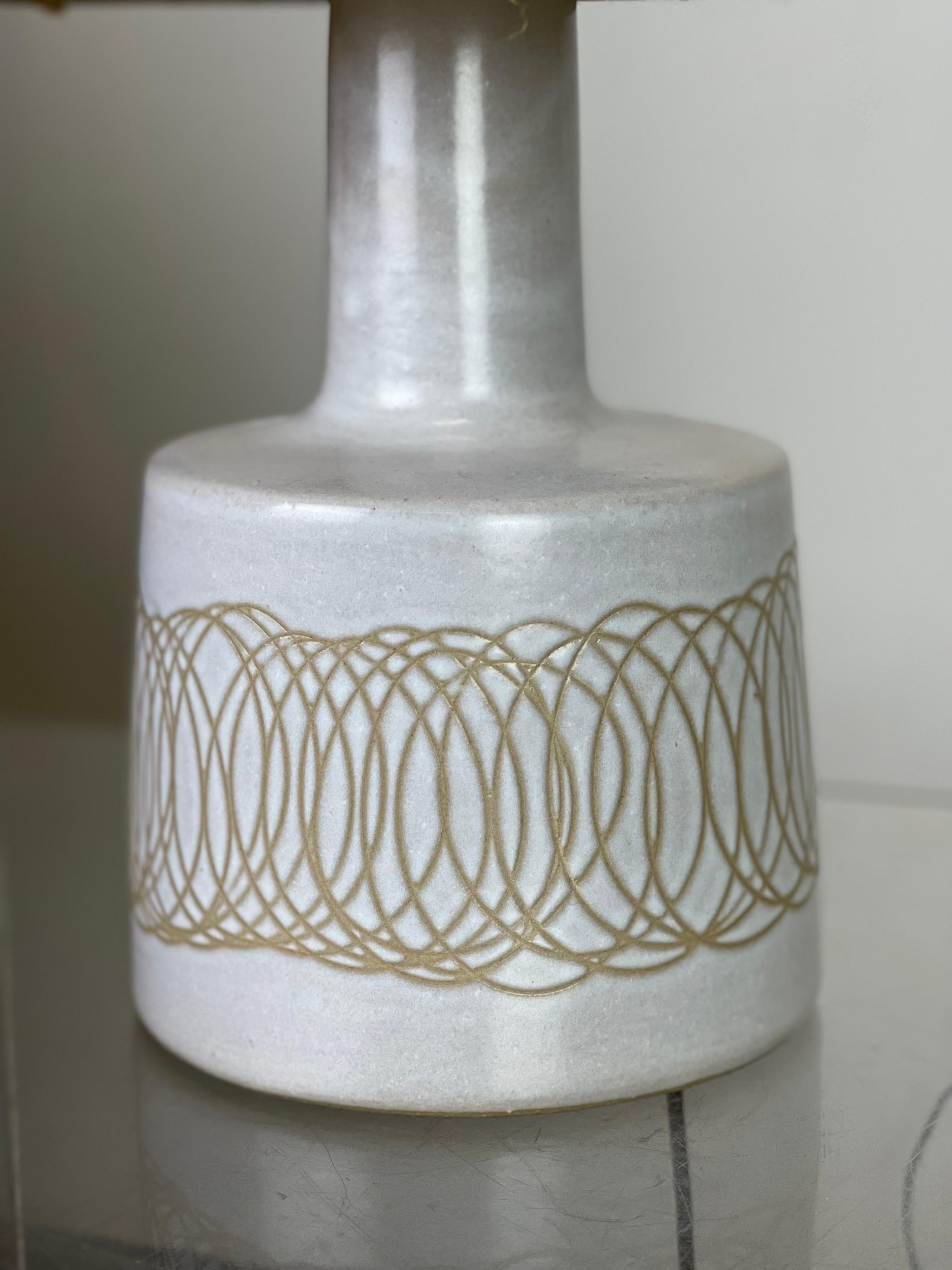 Small Martz Sgraffito Lamp by Jane and Gordon Martz for Marshall Studios In Good Condition In Framingham, MA
