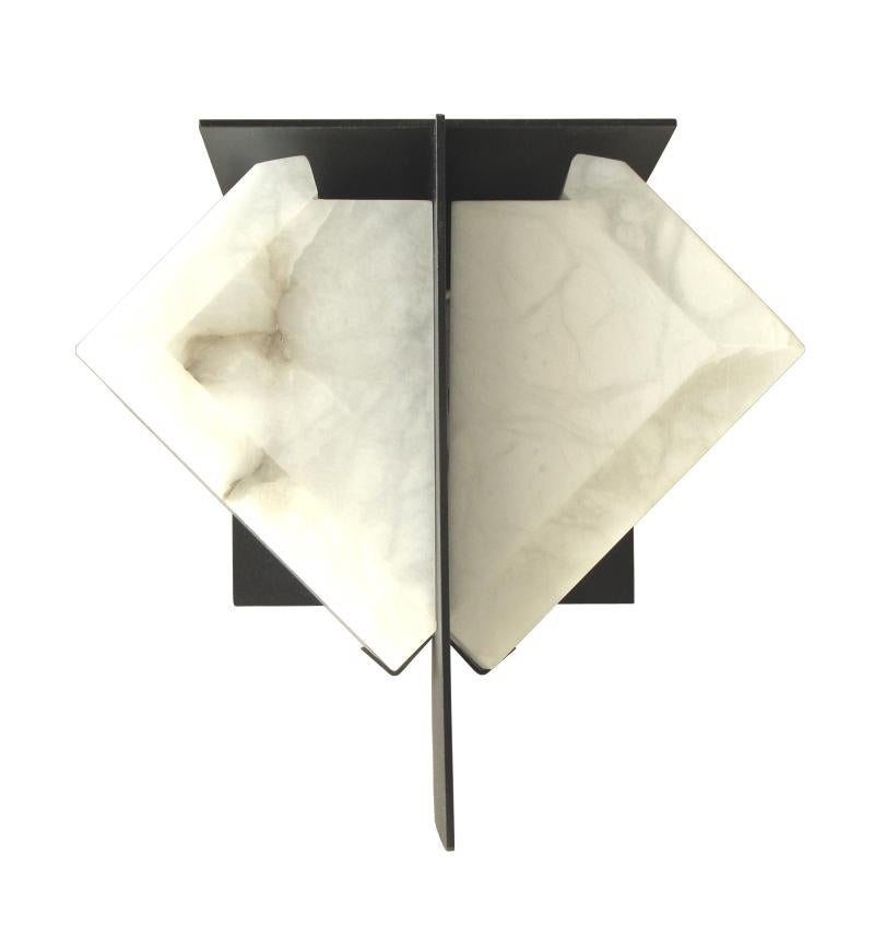 Piccola lampada in alabastro modello #145 'Mask II' alla maniera di Pierre Chareau

Realizzato a mano a Los Angeles nel laboratorio del noto designer e antiquario francese Denis de le Mesiere, che rende meticolosamente omaggio al lavoro di Pierre