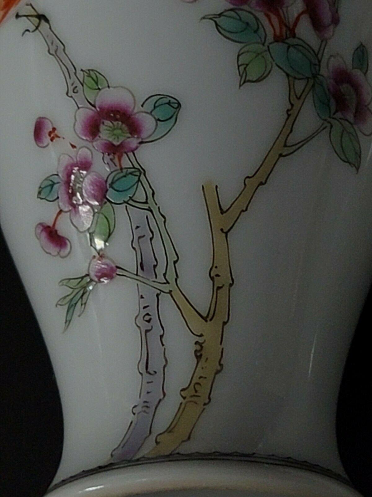 Small Matching Pair of Famille Rose Chinese Famille Rose Porcelain Vases For Sale 3