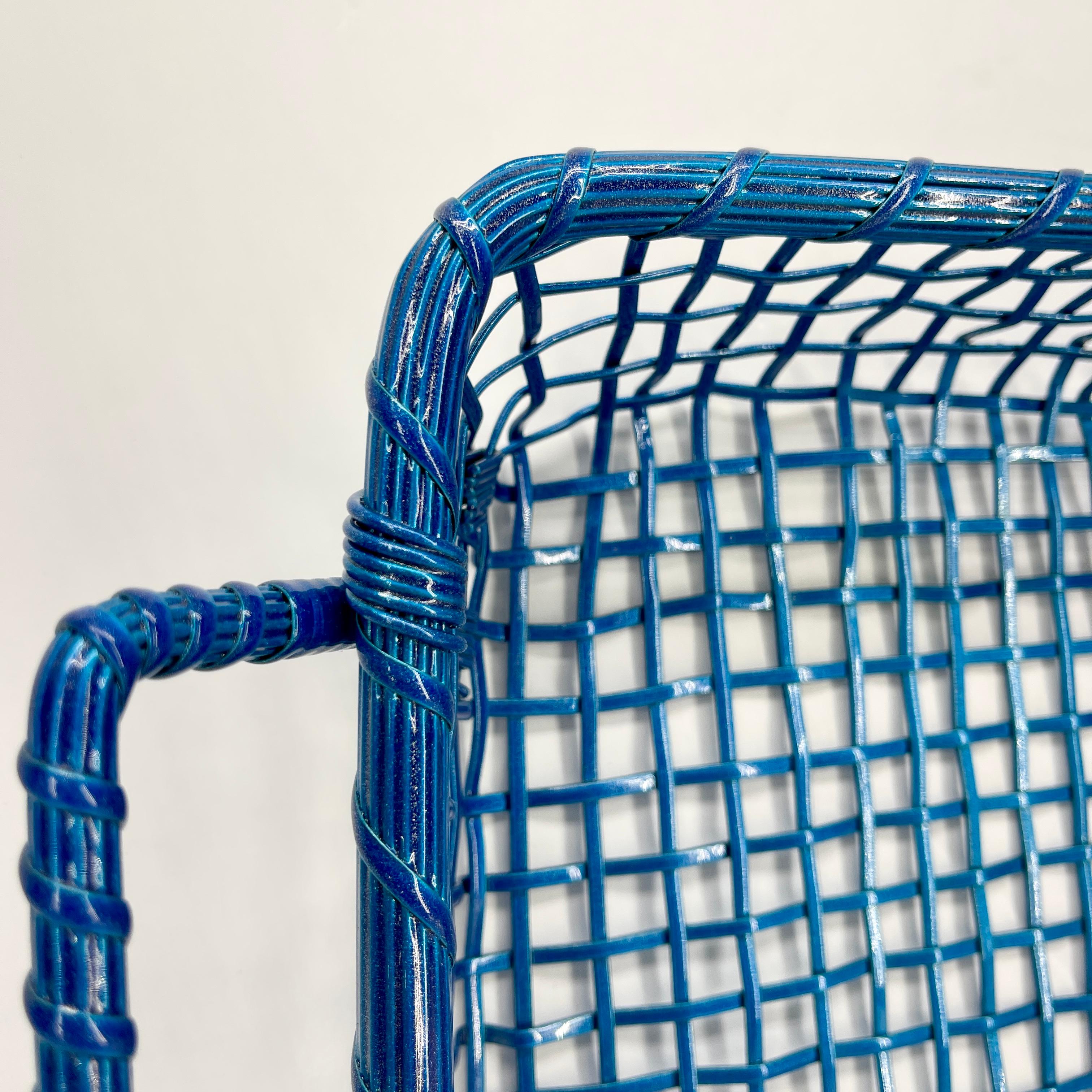 Powder-Coated Small Maui Blue Metal Wire Basket Tray with Two Handles For Sale