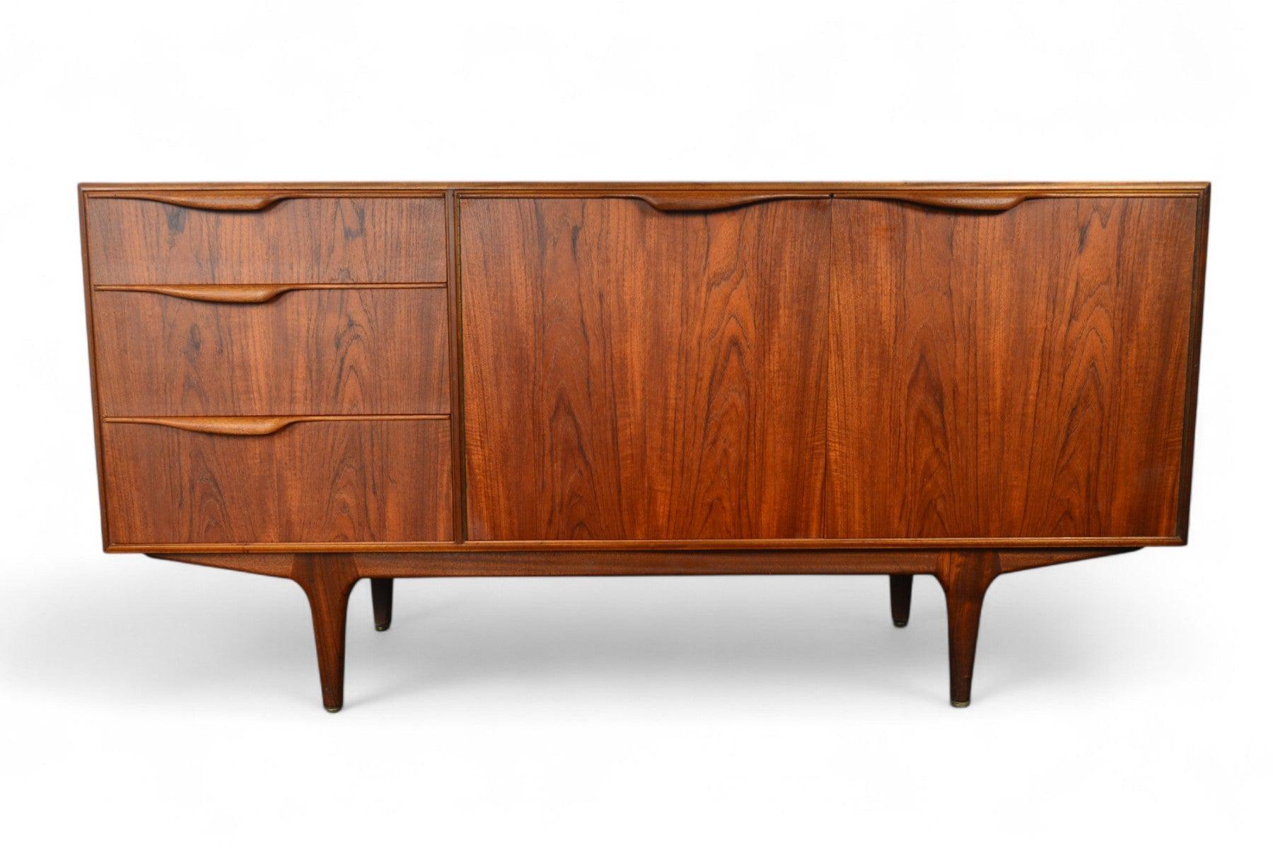 Origine : Écosse
Designer : Val Rossi
Fabricant : A.H. McIntosh
Époque : années 1960
Matériaux : Teck
Dimensions : 60