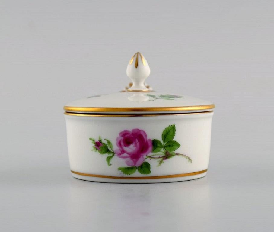 Small Meissen pink rose lidded tureen in hand-painted porcelain with gold edge. Early 20th century.
Measures: 9.5 x 5 cm.
In excellent condition.
Stamped.
1st factory quality.