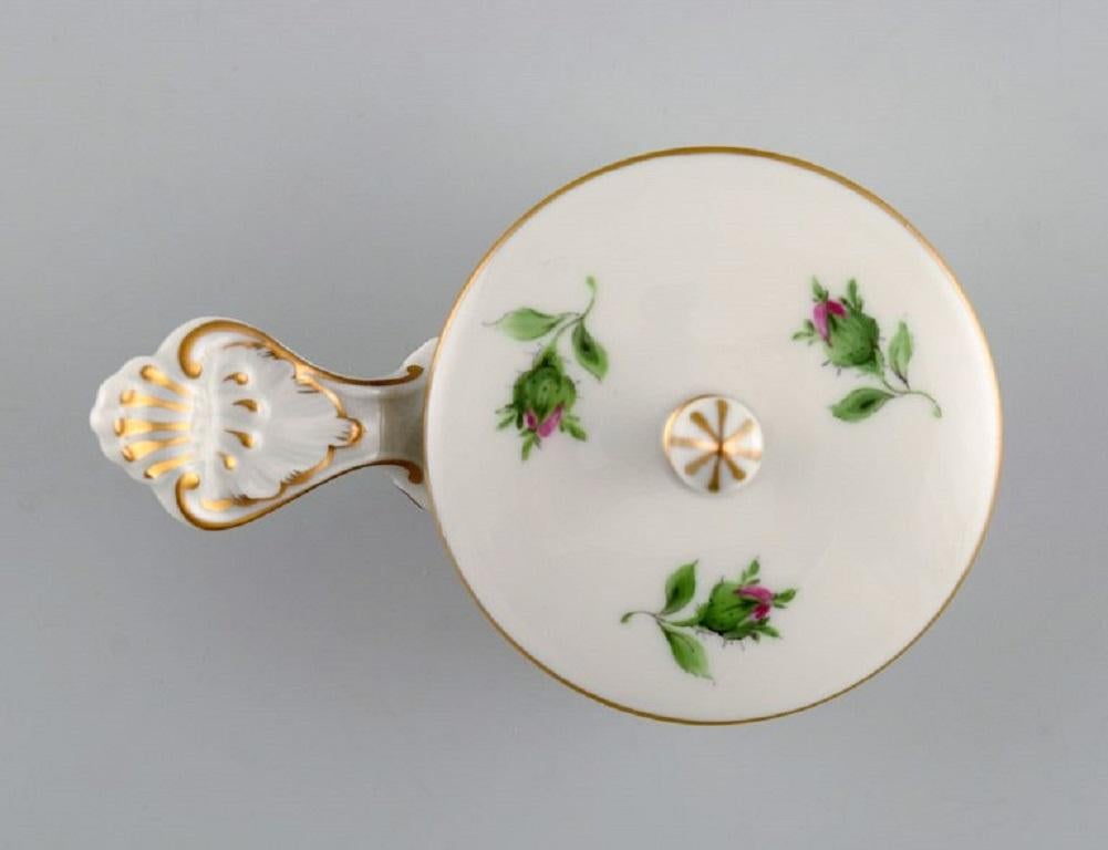 Small Meissen Pink Rose Lidded Tureen in Hand-Painted Porcelain with Gold Edge In Excellent Condition For Sale In Copenhagen, DK