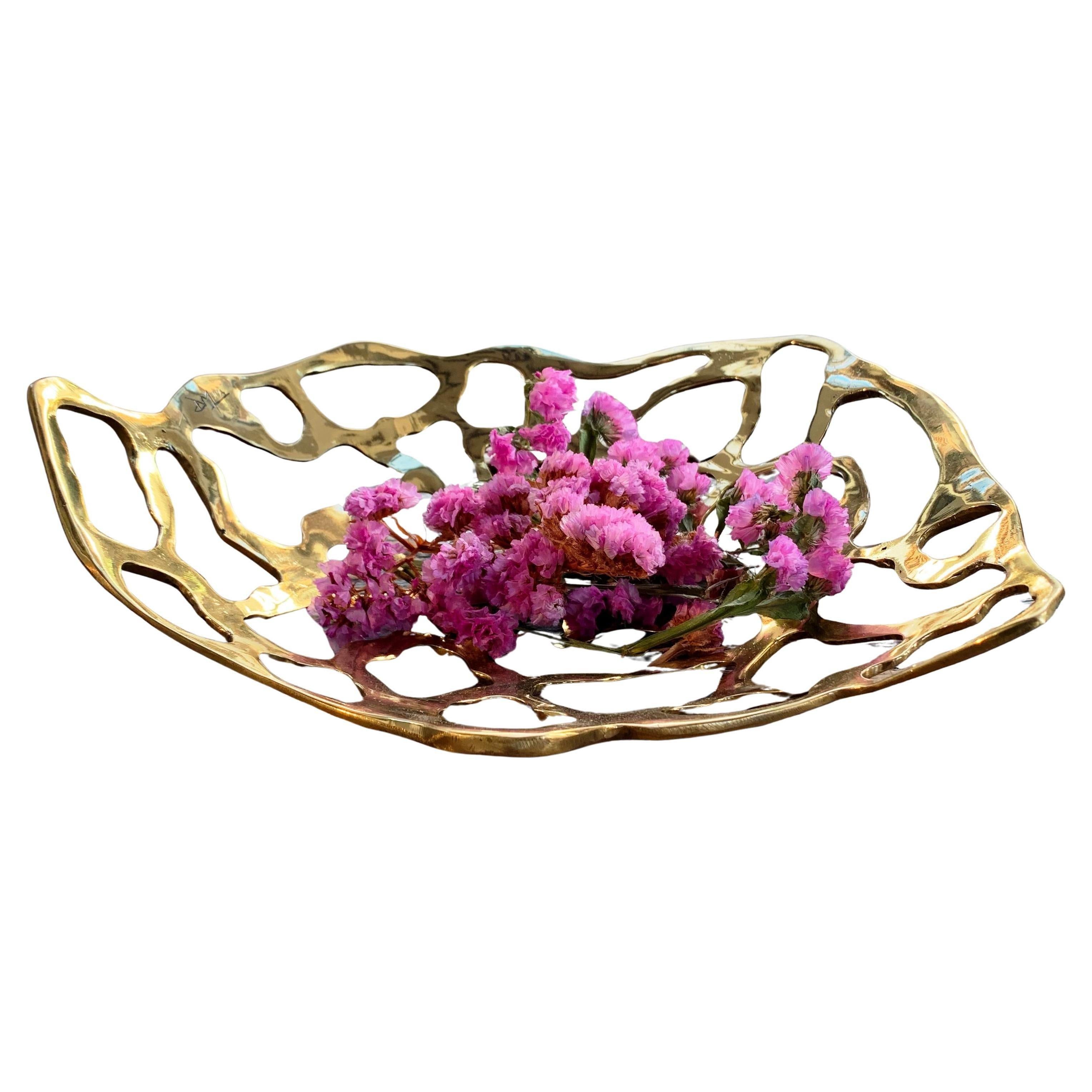 Frutero de Malla Elegante Pieza de Encimera Funcional de Latón Fundido en Arena de Color Dorado