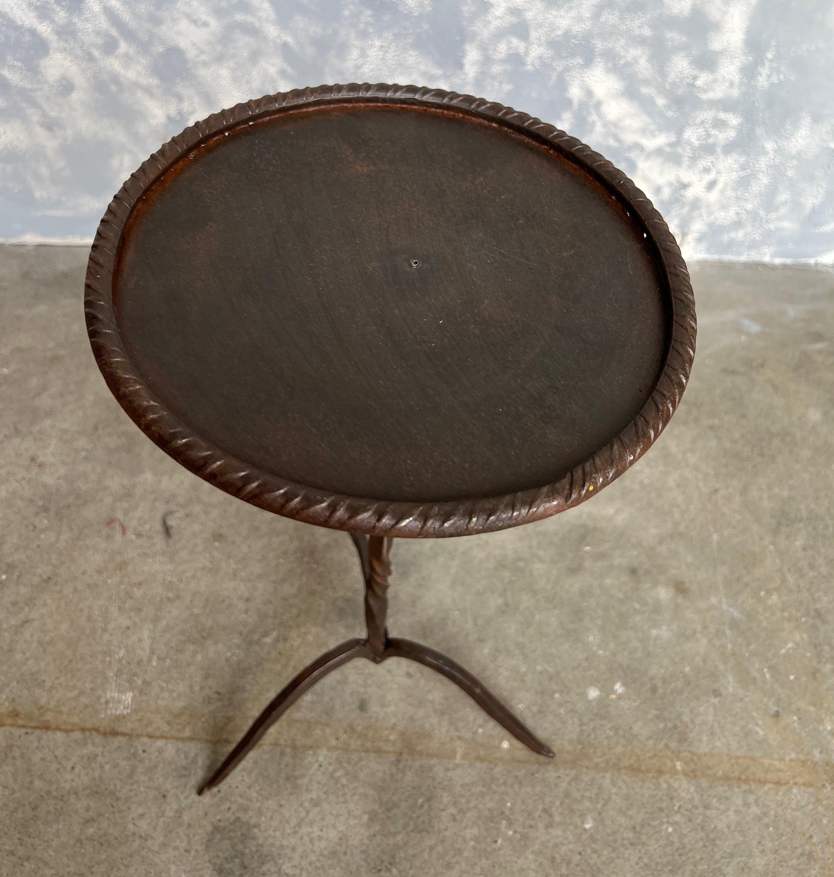 Small Metal Drinks Table with Pointed Feet In Good Condition In Buchanan, NY
