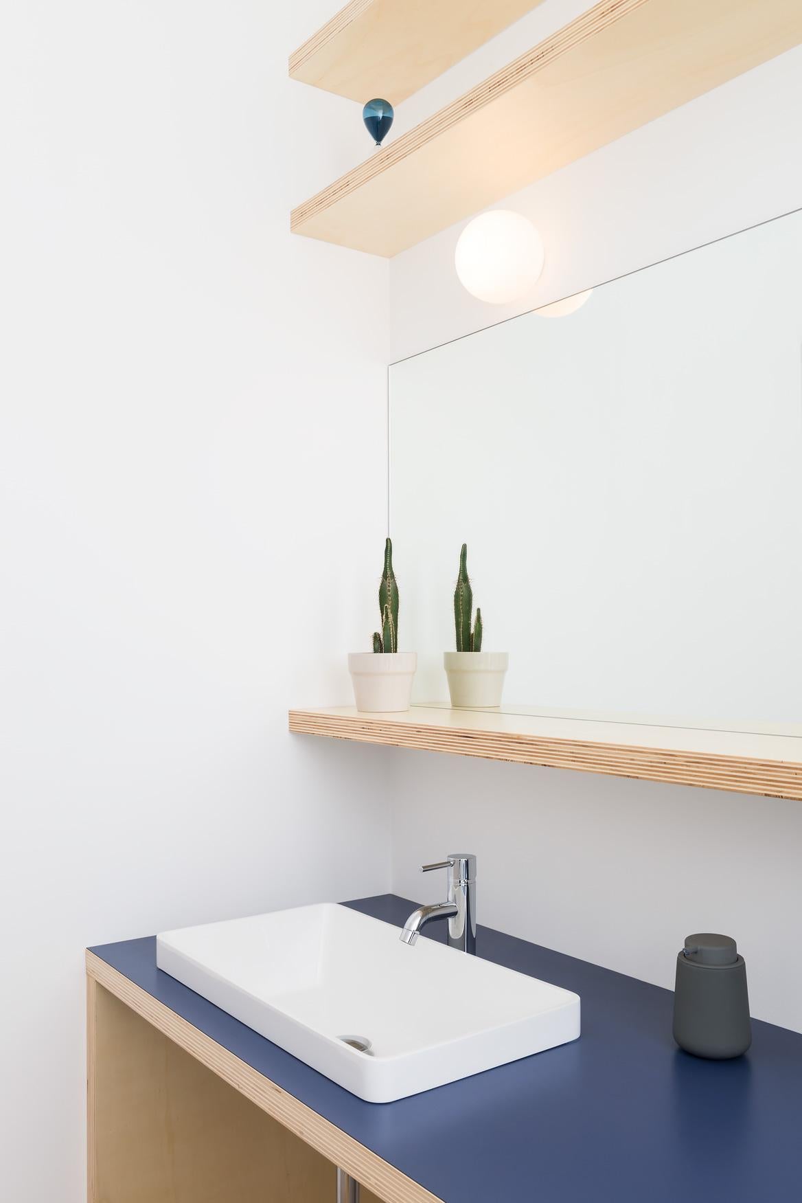 Italiano Piccola lampada da parete o soffitto 'Dioscuri 14' di Michele de Lucchi per Artemide in vendita