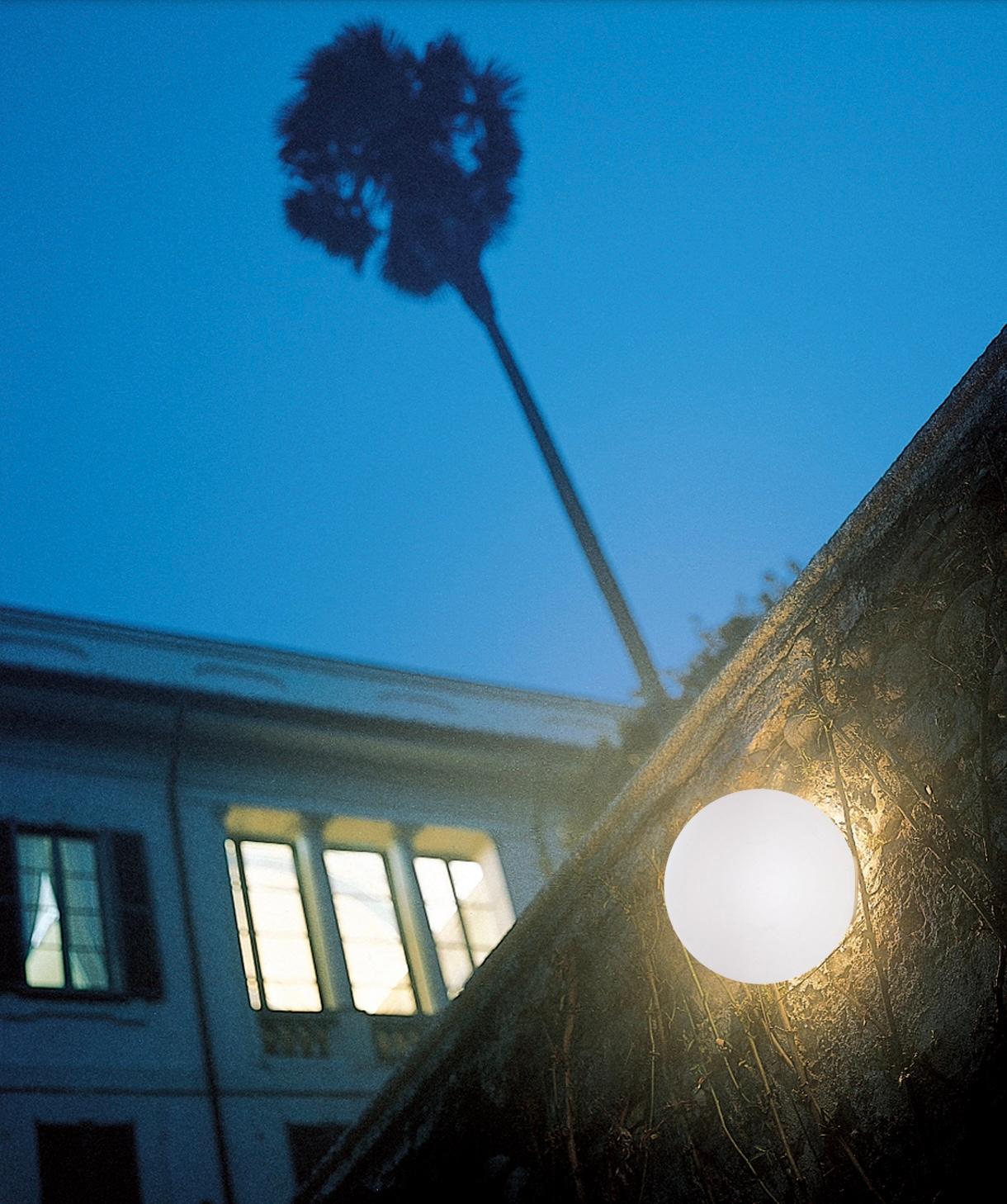 Vetro opalino Piccola lampada da parete o soffitto 'Dioscuri 14' di Michele de Lucchi per Artemide in vendita