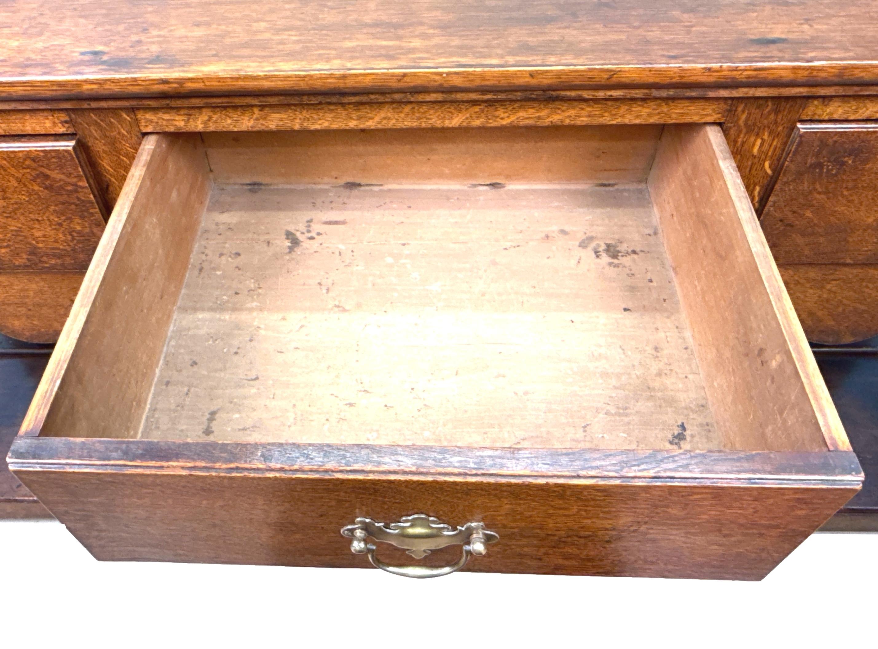 Piccola base per comò in Oak della metà del XVIII secolo in vendita 4