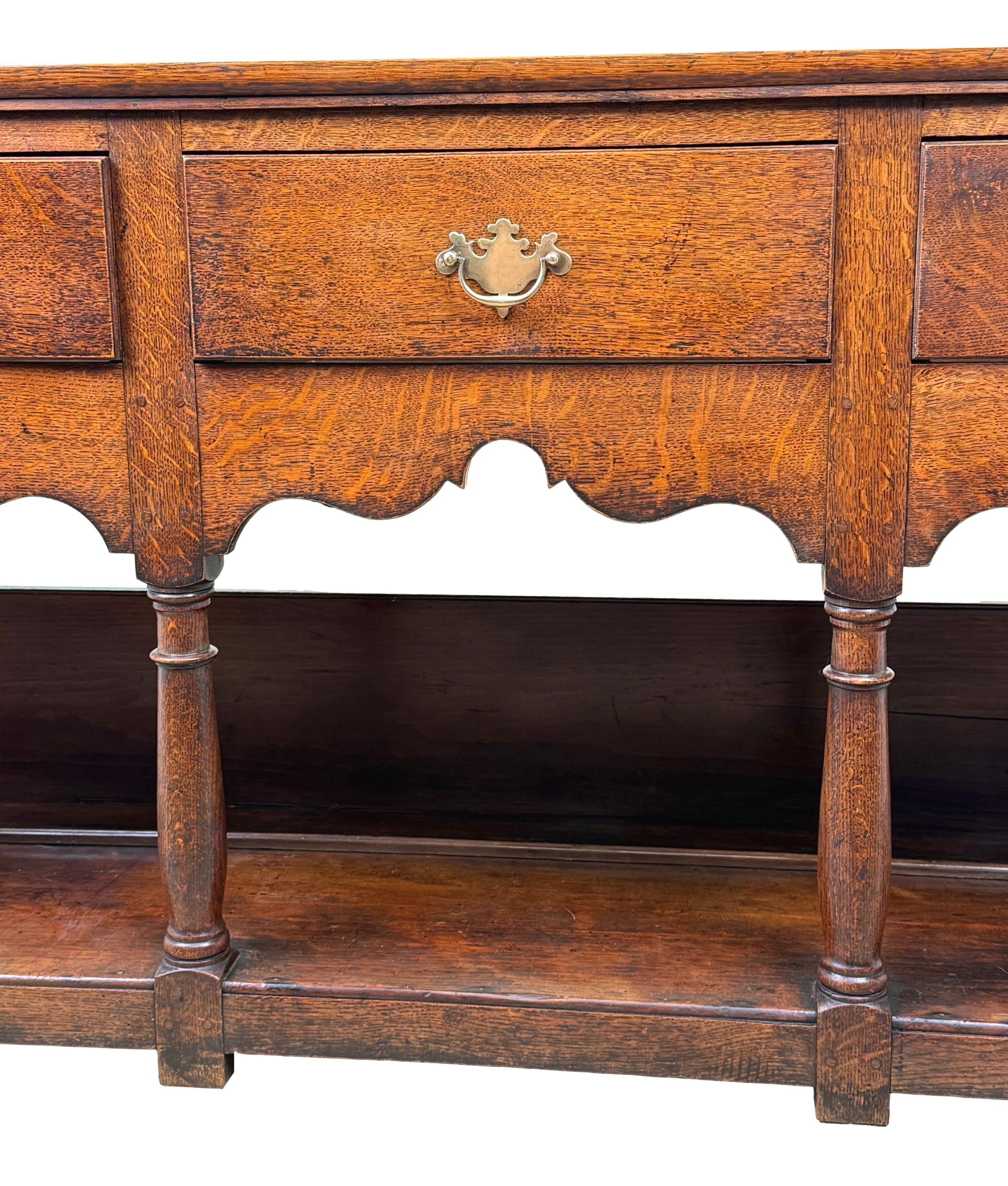 Piccola base per comò in Oak della metà del XVIII secolo in vendita 5