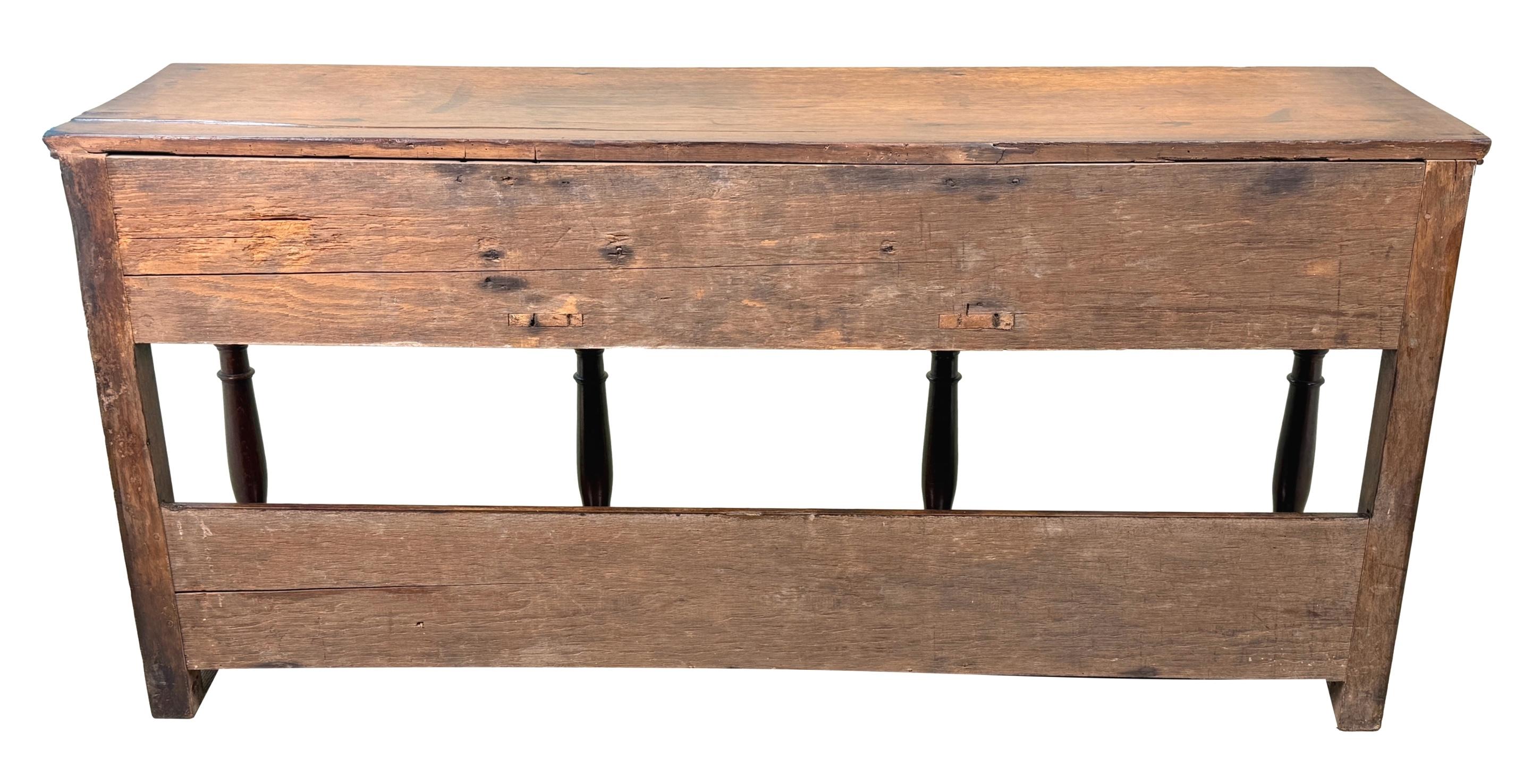 Piccola base per comò in Oak della metà del XVIII secolo in vendita 6